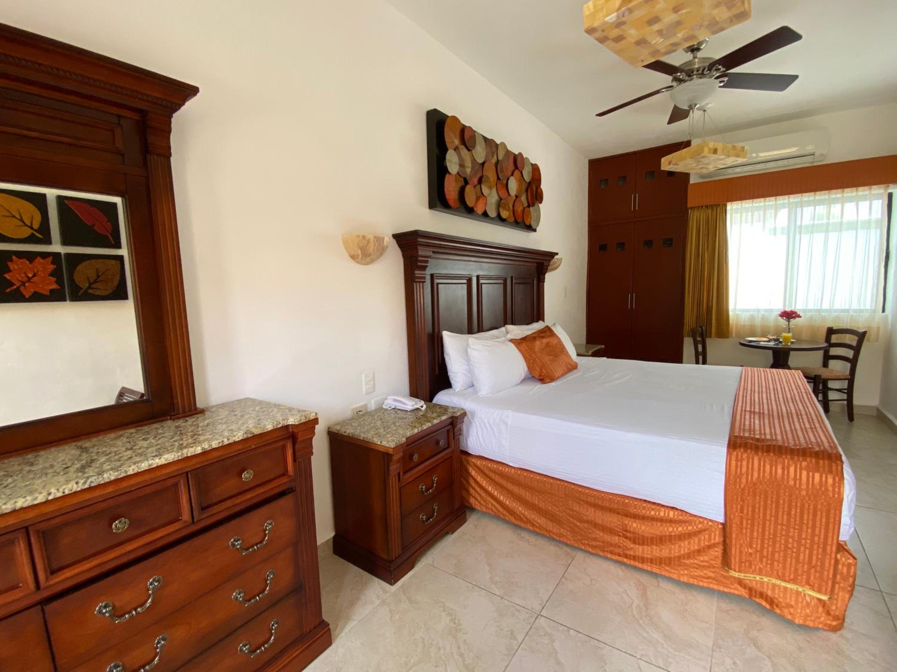 Deluxe Room - Photo 10
