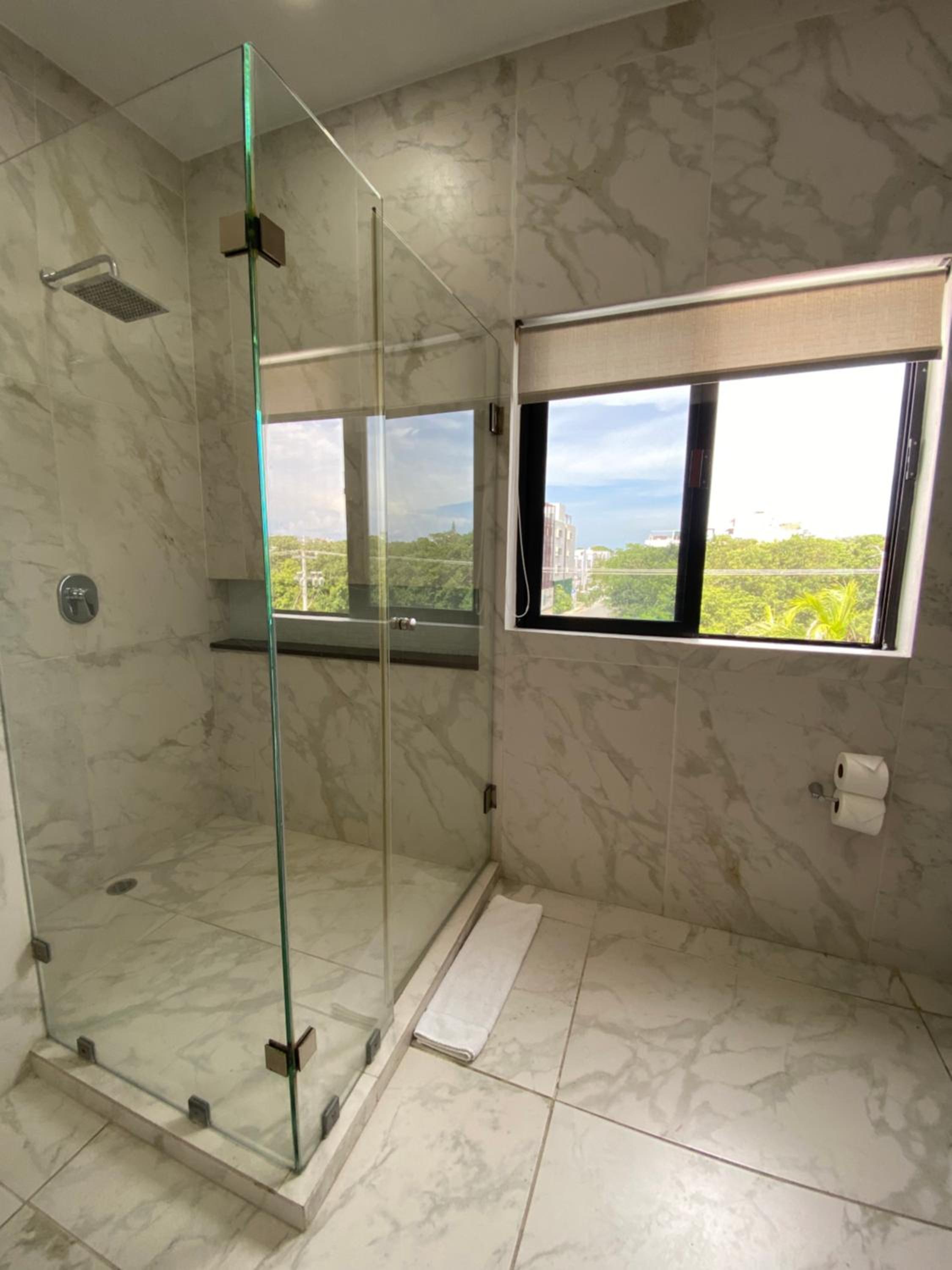 Deluxe King Room - Photo 20