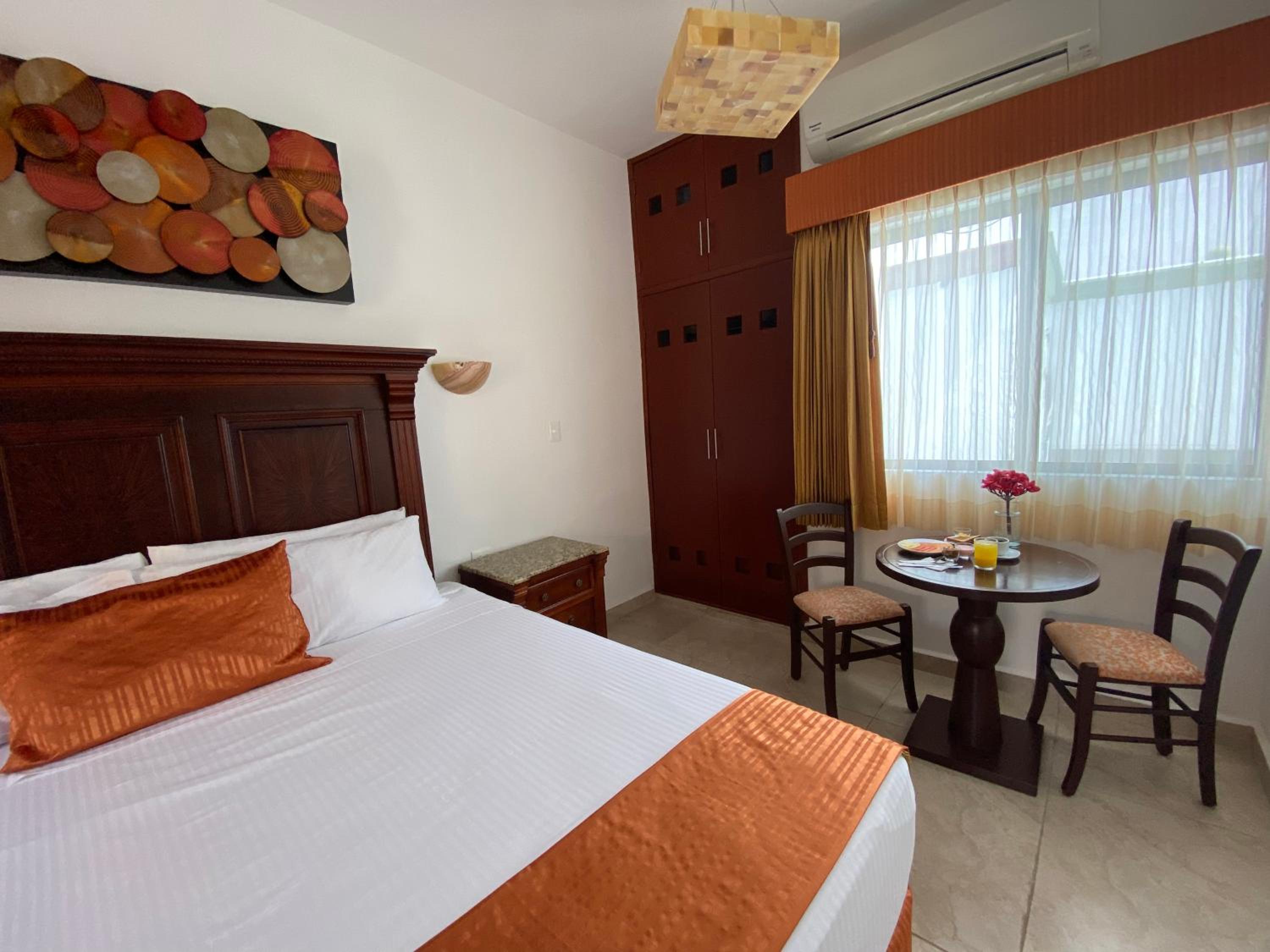 Deluxe King Room - Photo 27