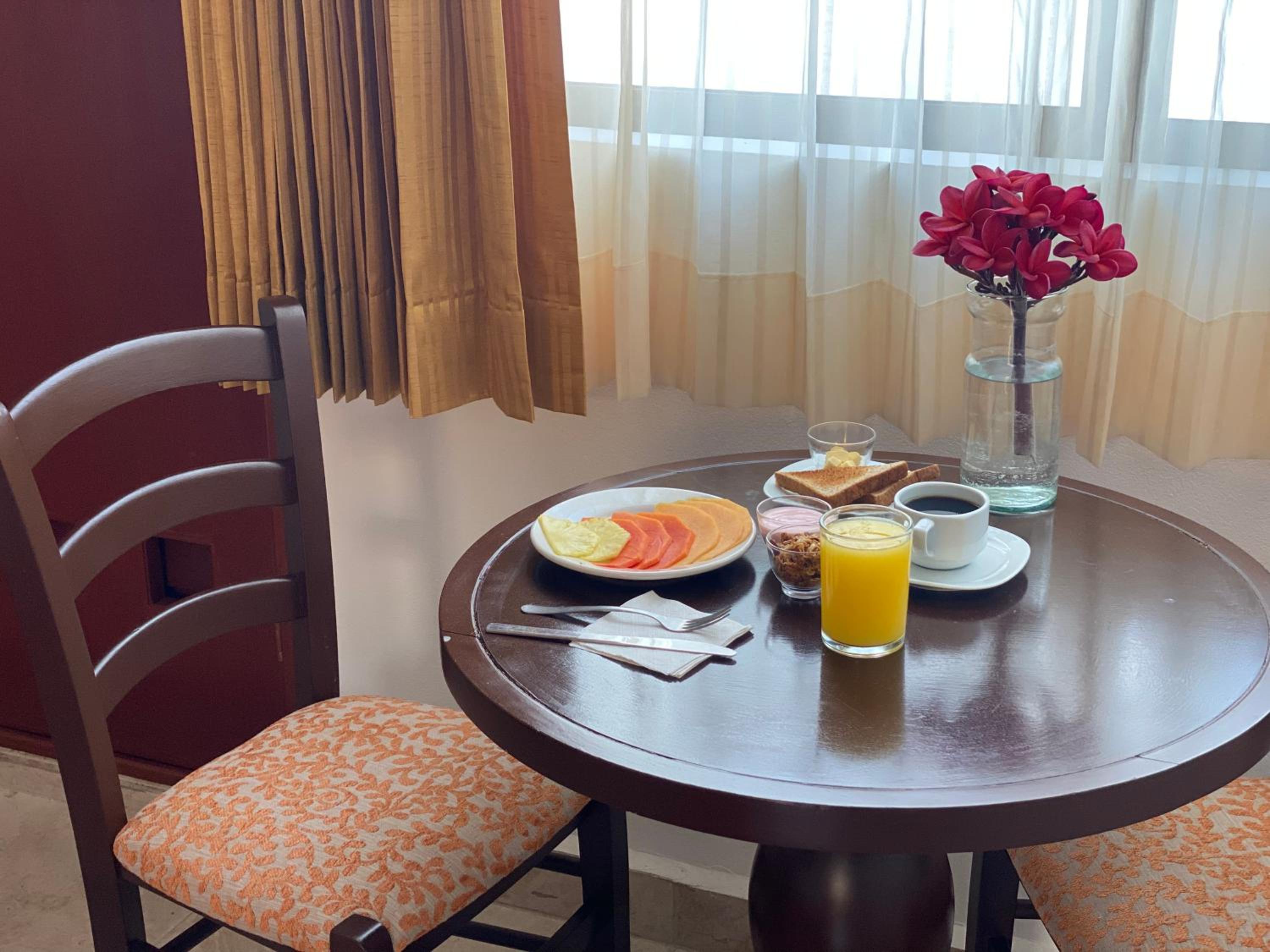 Deluxe King Room - Photo 25