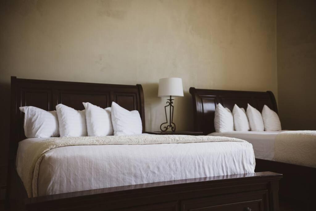 Deluxe Double Room (2 Adults + 1 Child)