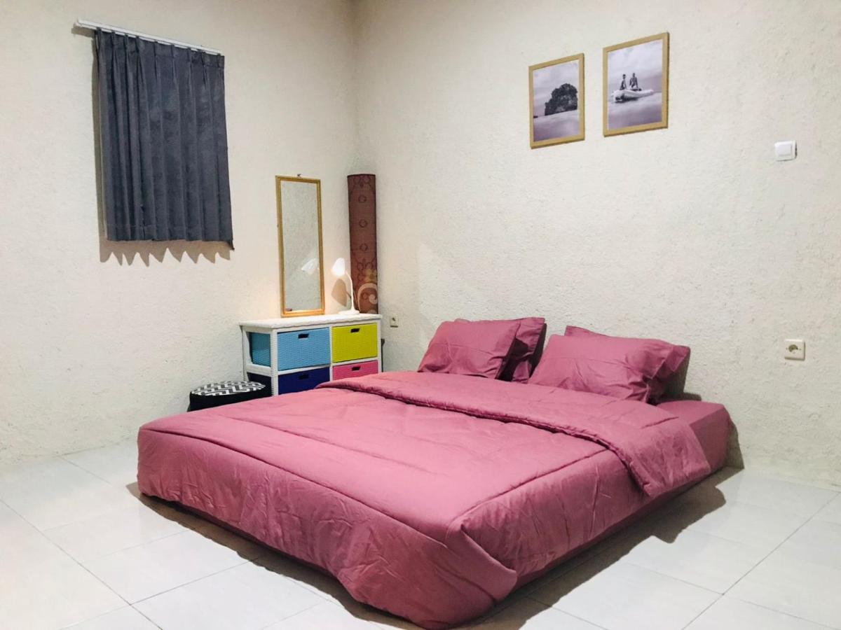 Single Room with Private Bathroom photo 2