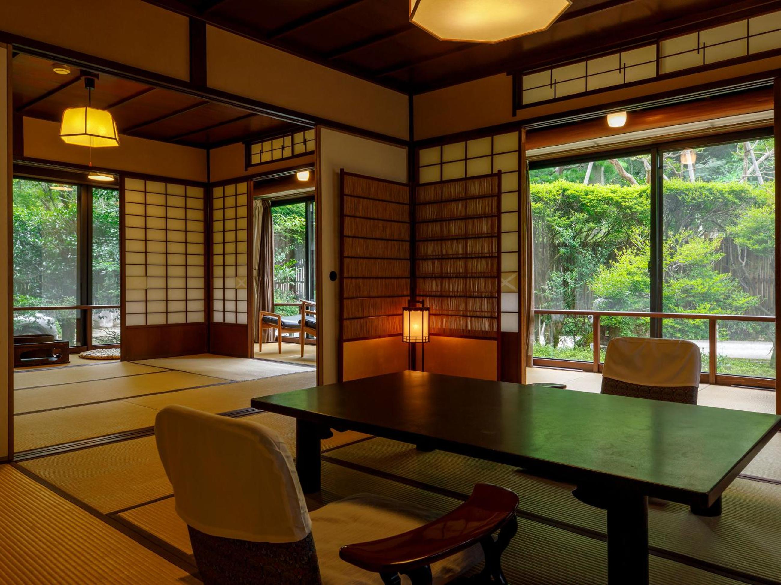 Japanese-Style Deluxe Corner Twin Room with Private Toilet and Garden View photo 2