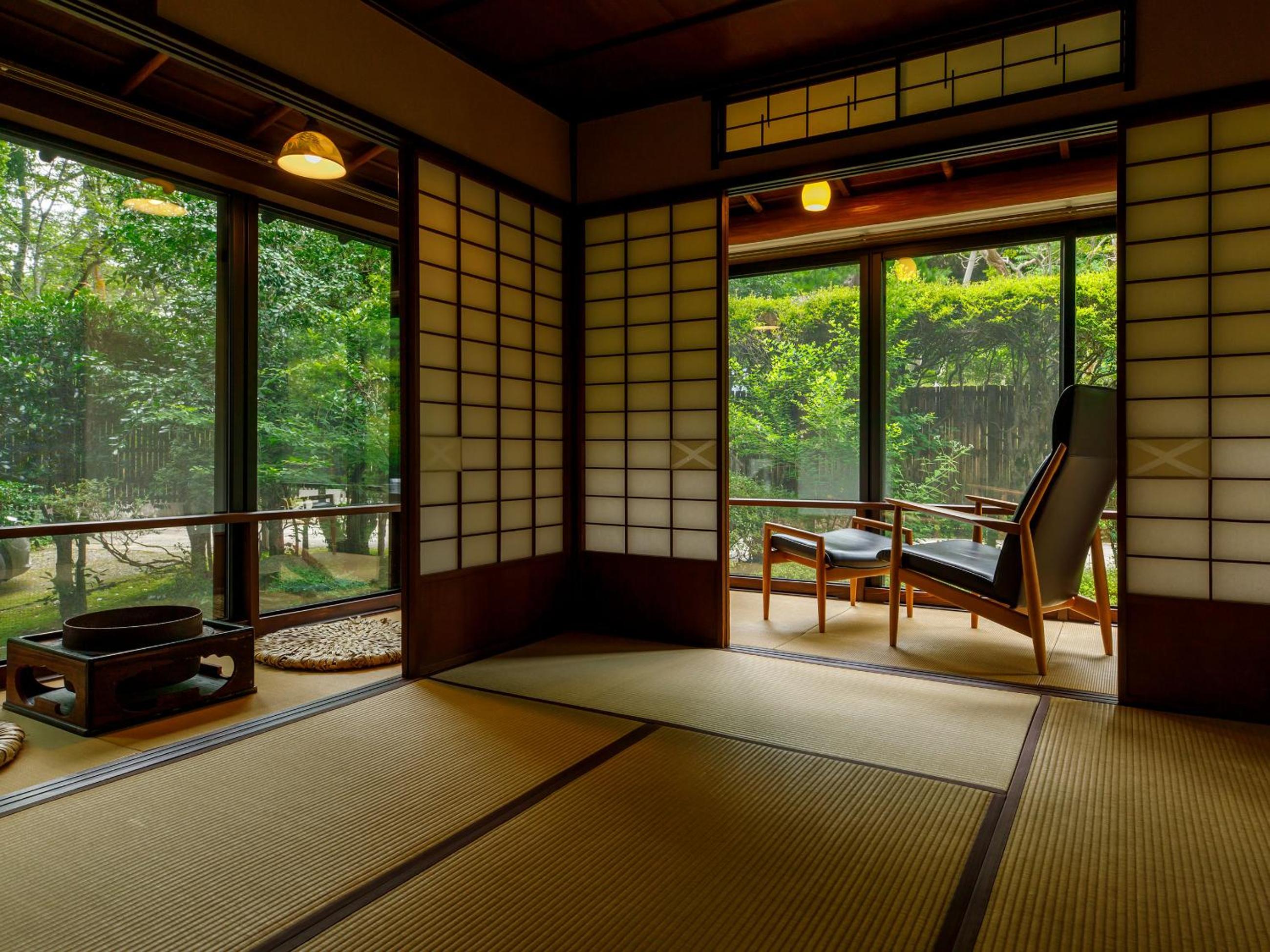 Japanese-Style Deluxe Corner Twin Room with Private Toilet and Garden View photo 3