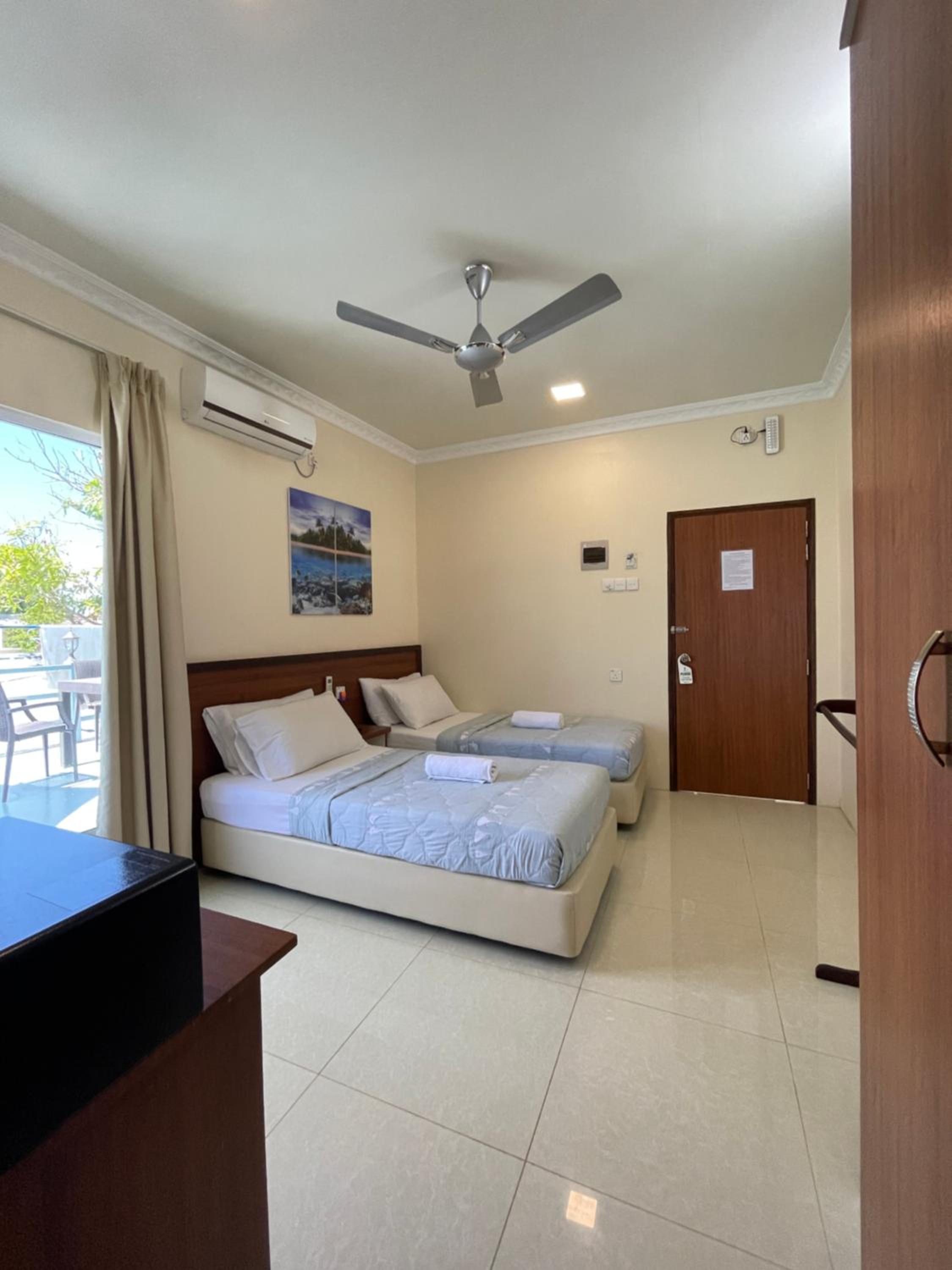 Twin Room with Terrace photo 2