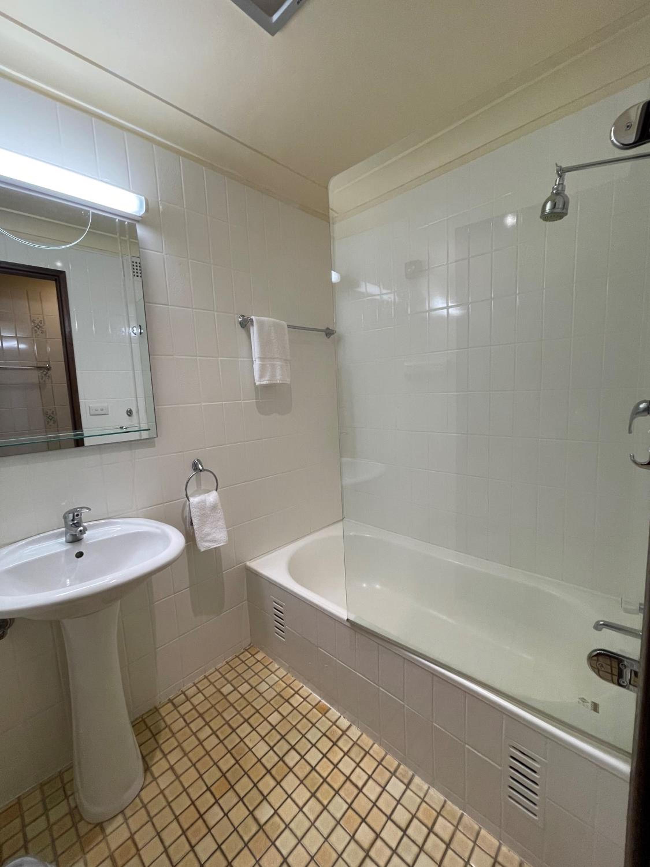 Motel Room with Balcony photo 3