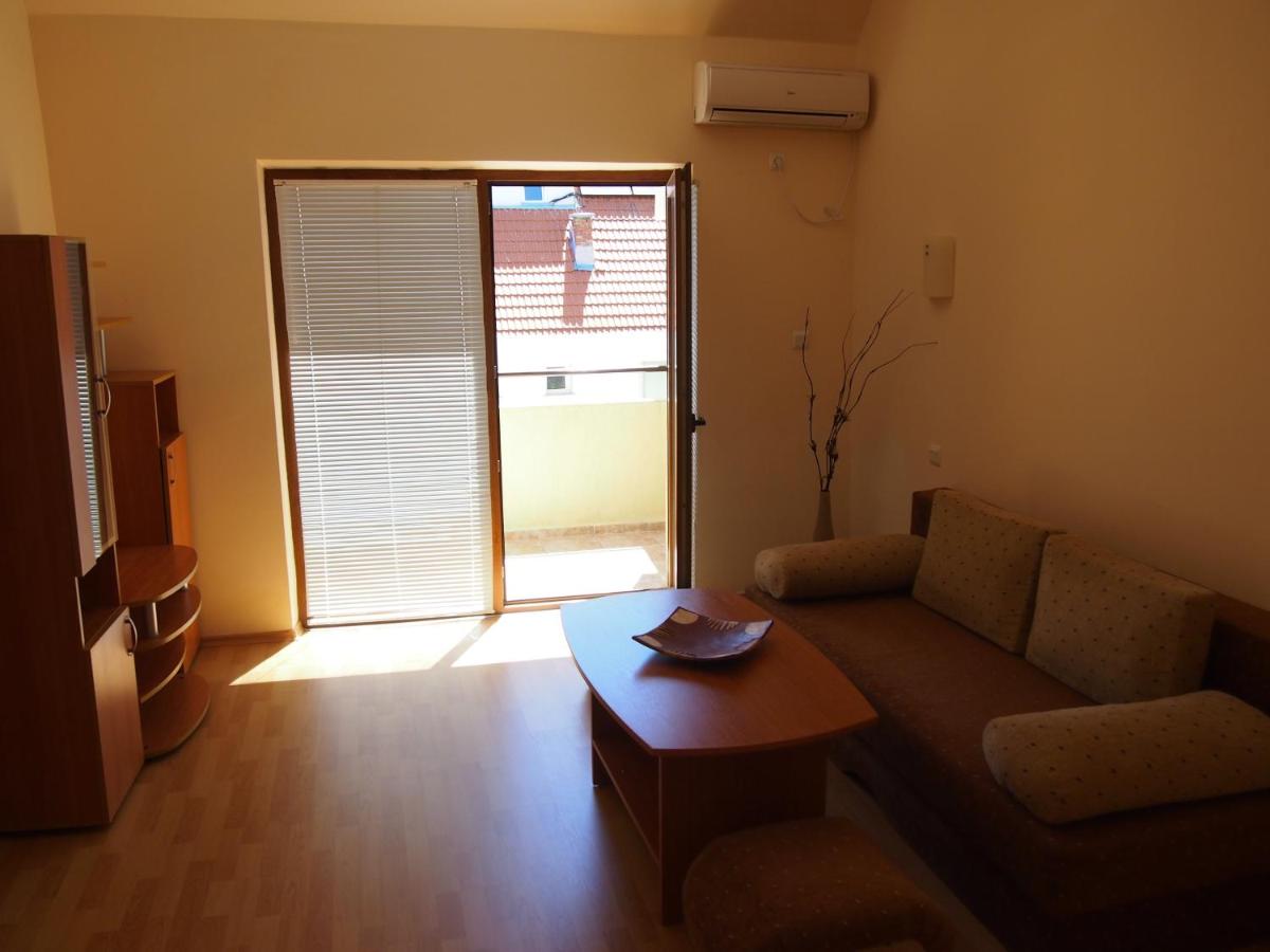 One-Bedroom Suite with Balcony photo 2