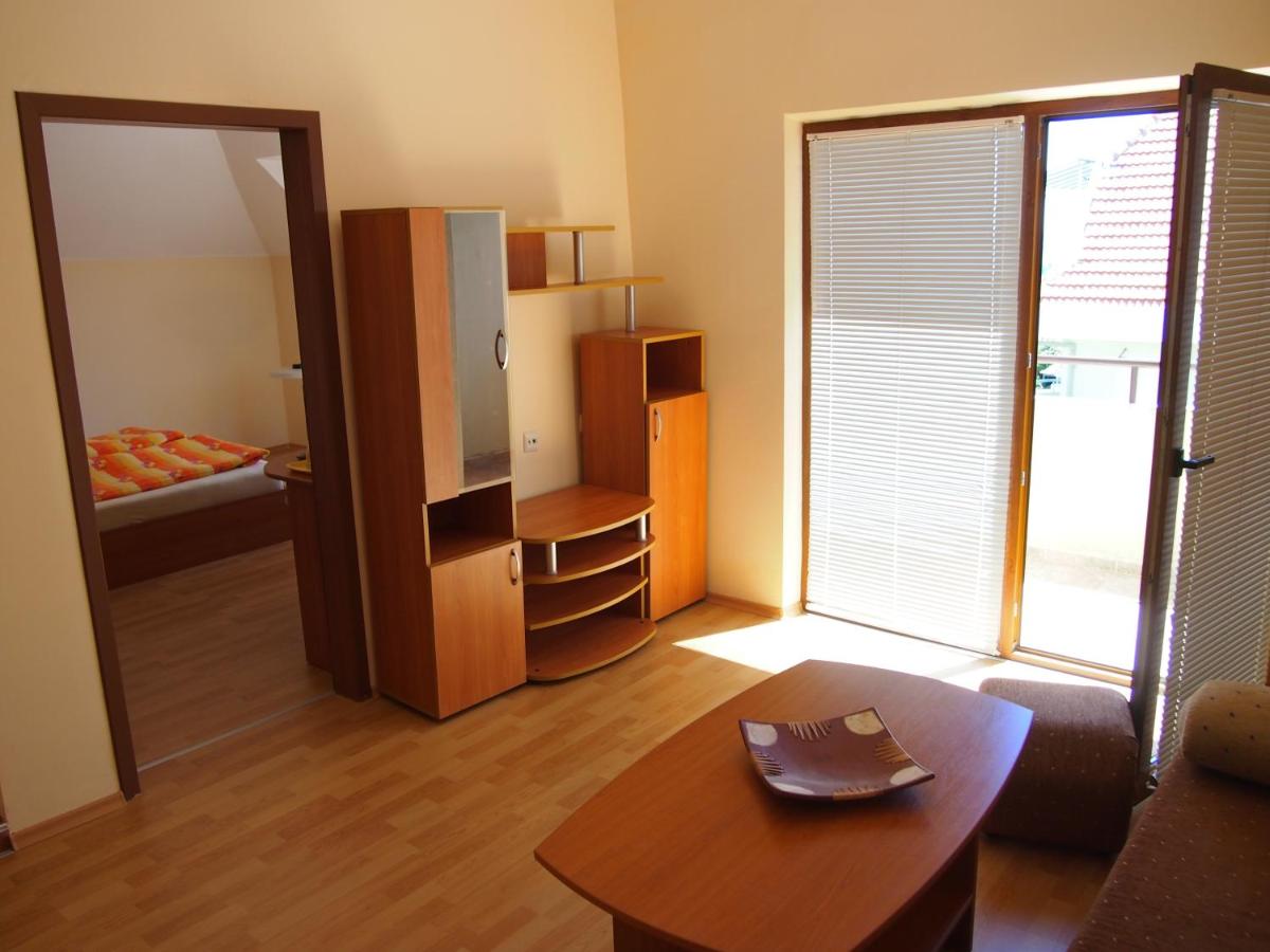 One-Bedroom Suite with Balcony photo 3
