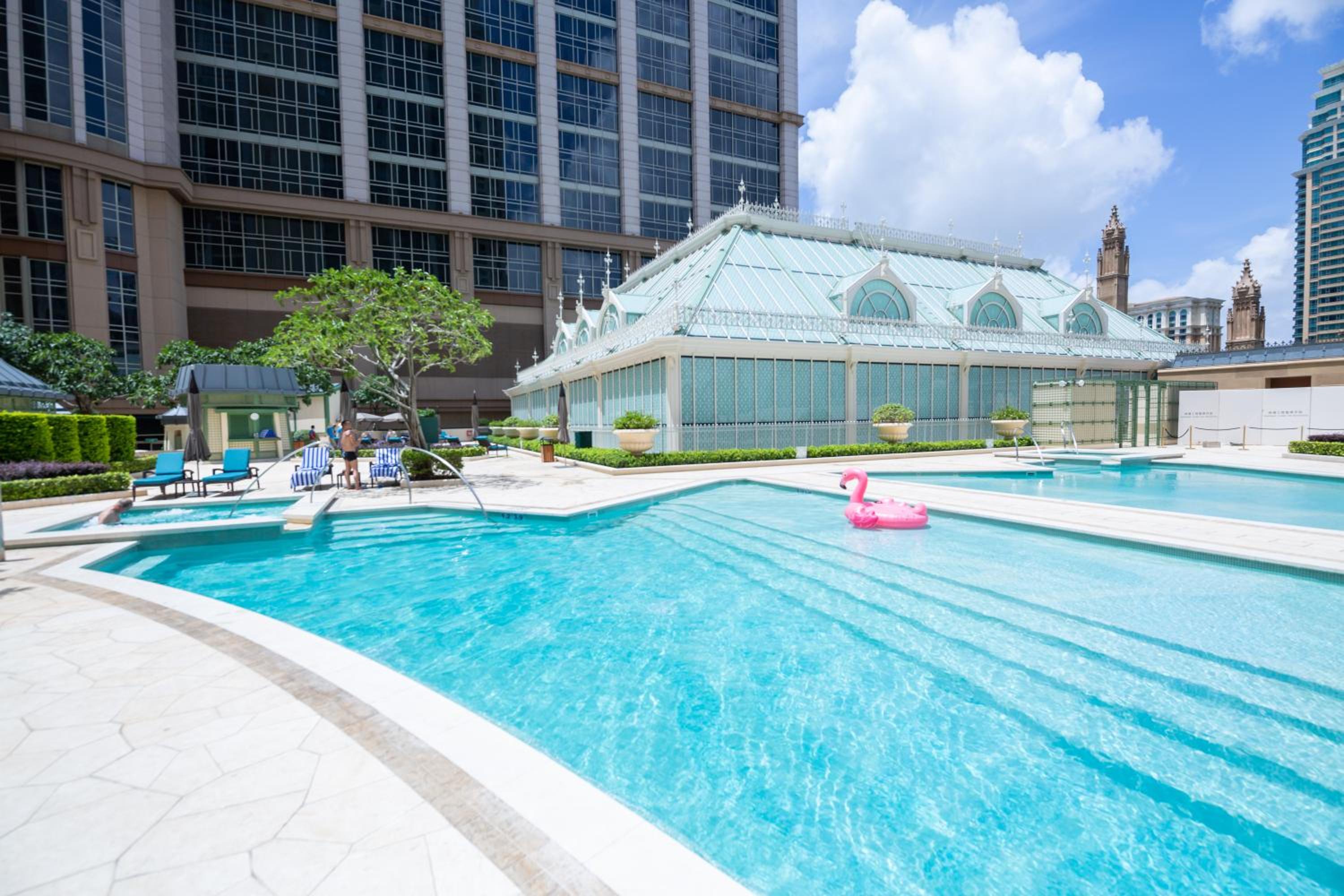 Windsor Suite King with all-day access to "The Residence” for 2 people
