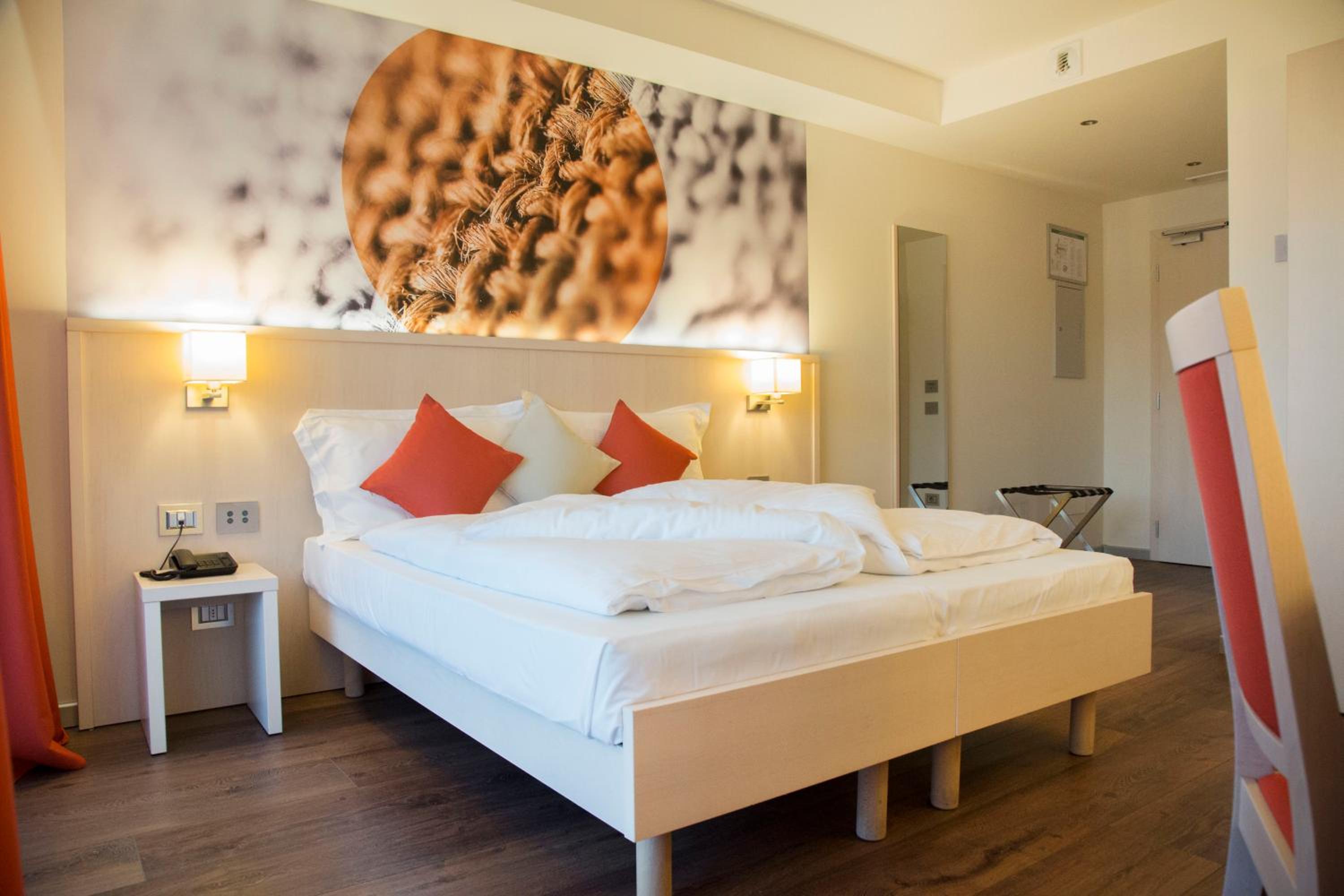 Standard Double or Twin Room - Photo 4