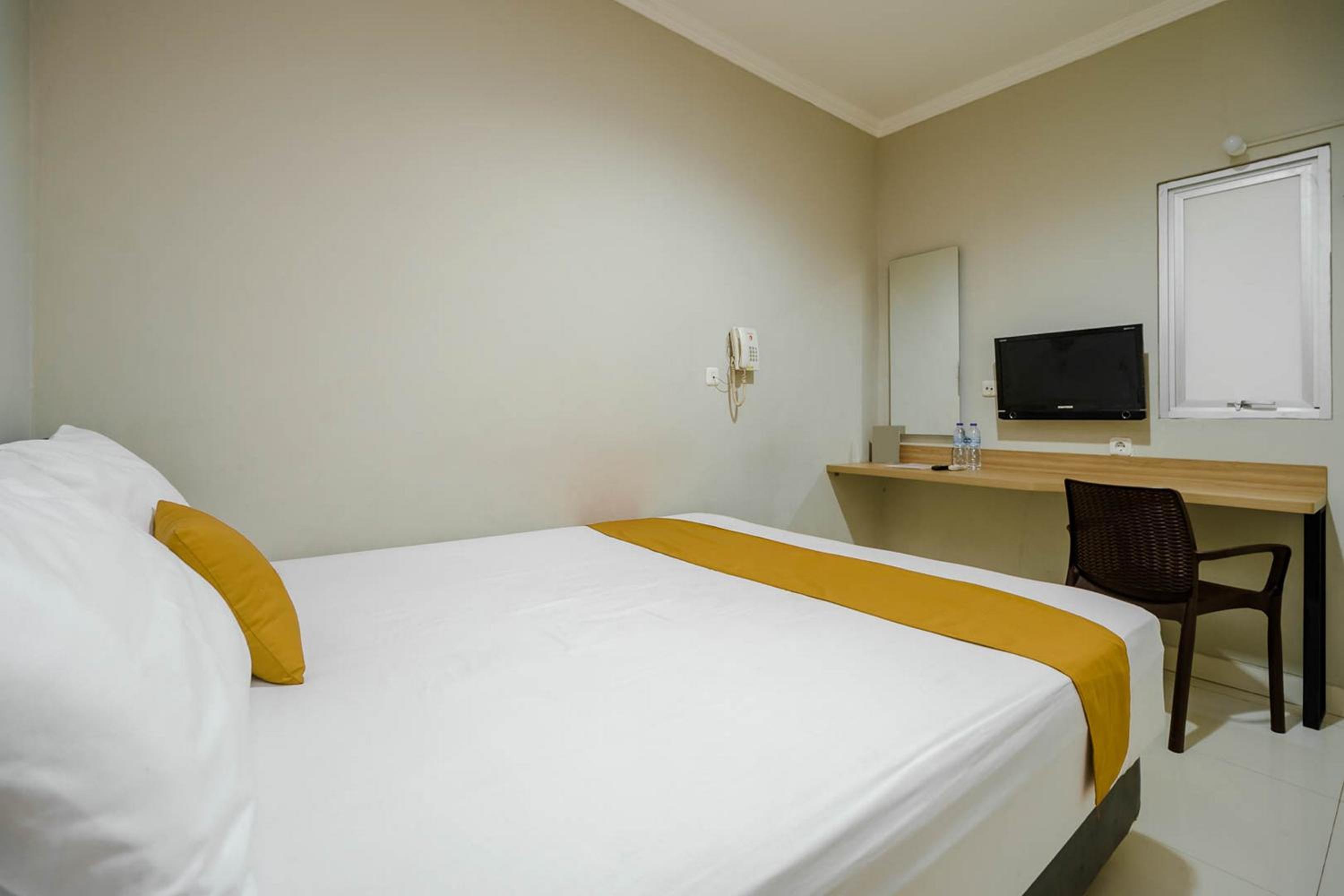 Standard Double Room with Fan - Photo 3