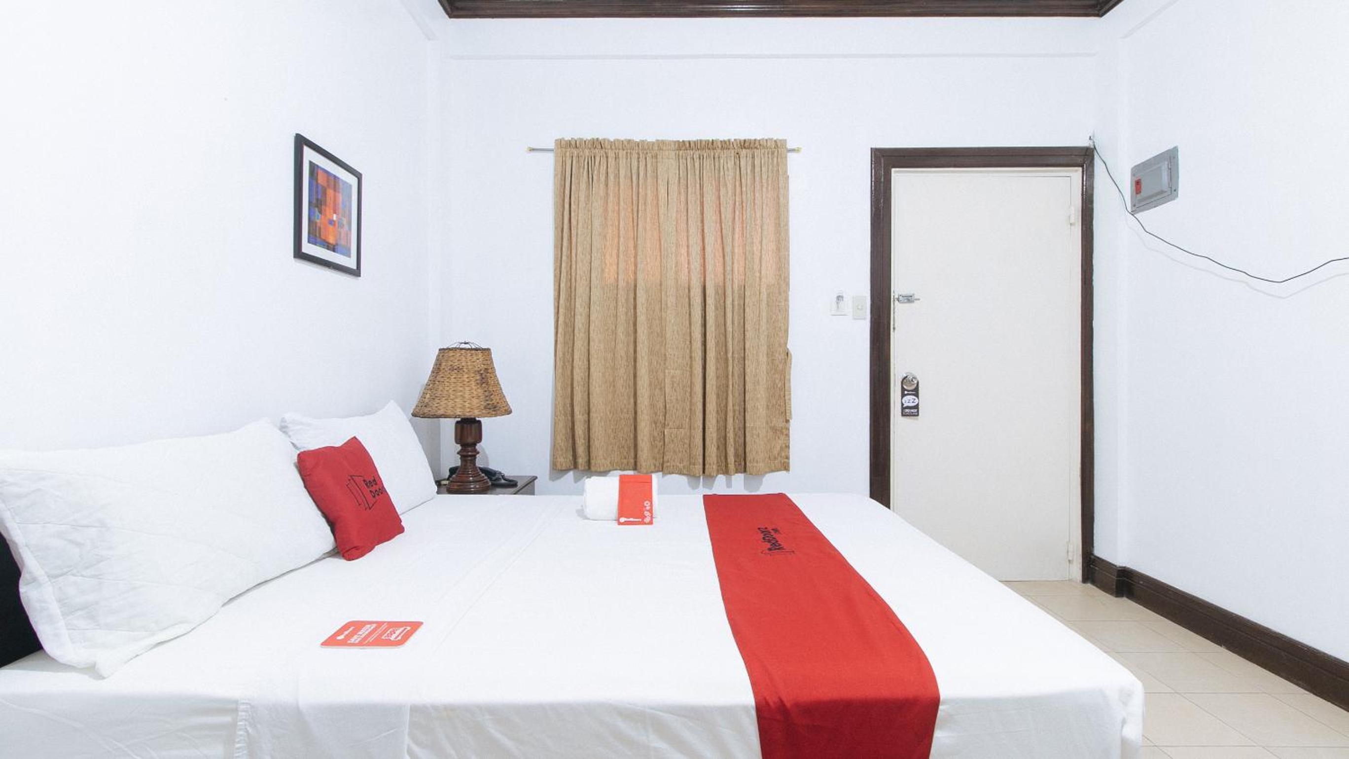 Standard Double Room - Photo 8