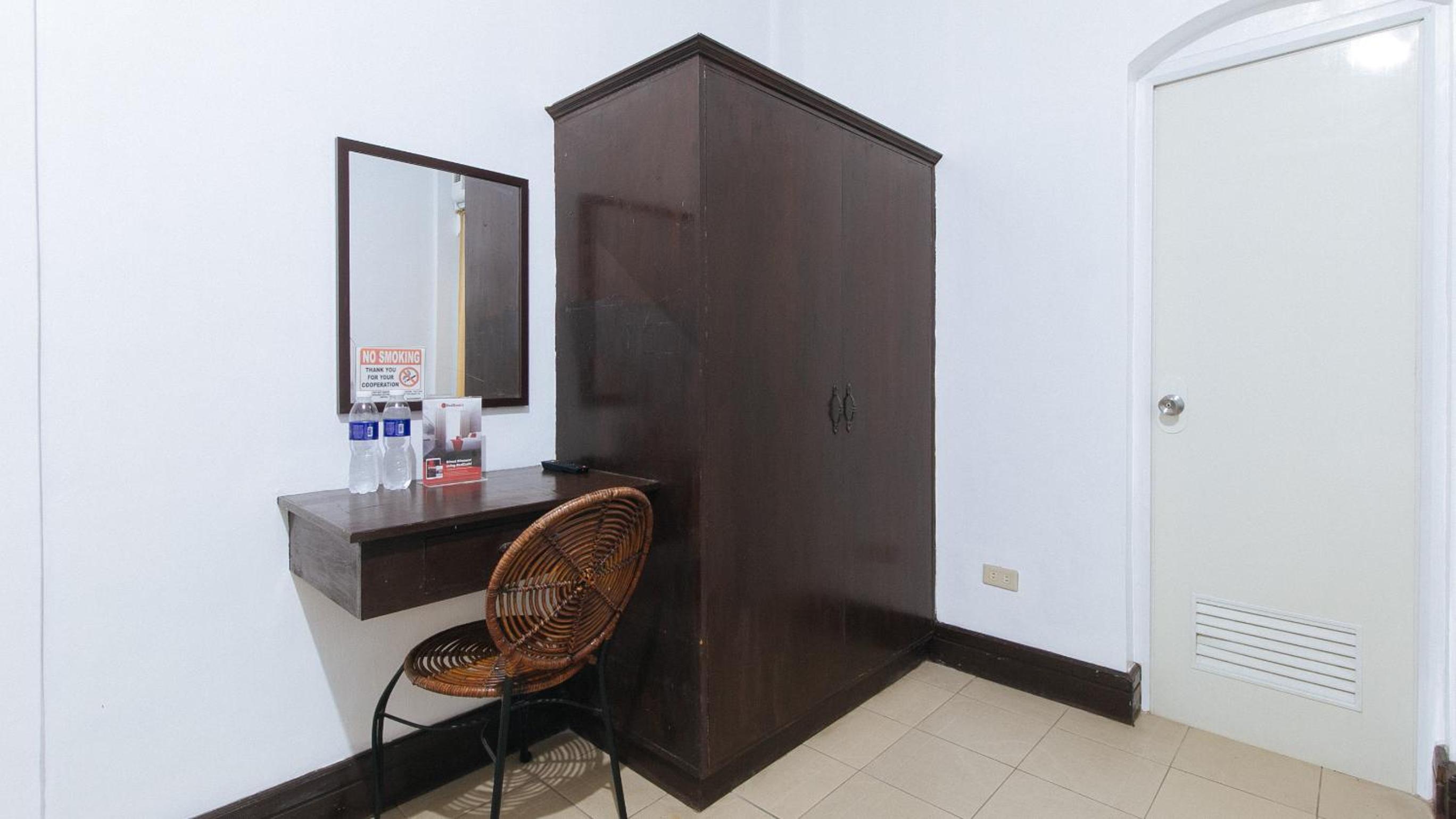 Standard Double Room - Photo 12