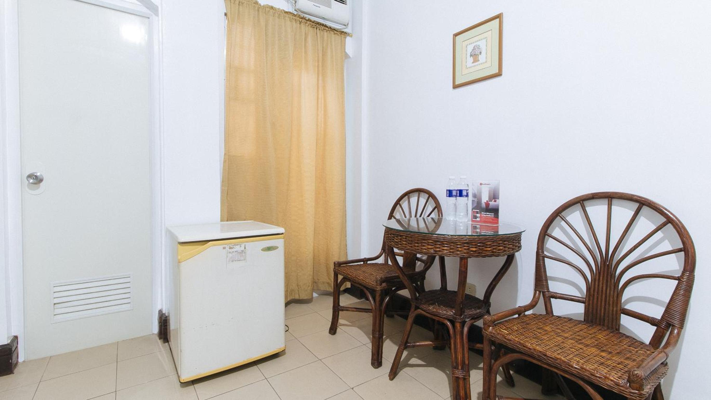 Standard Double Room - Photo 11