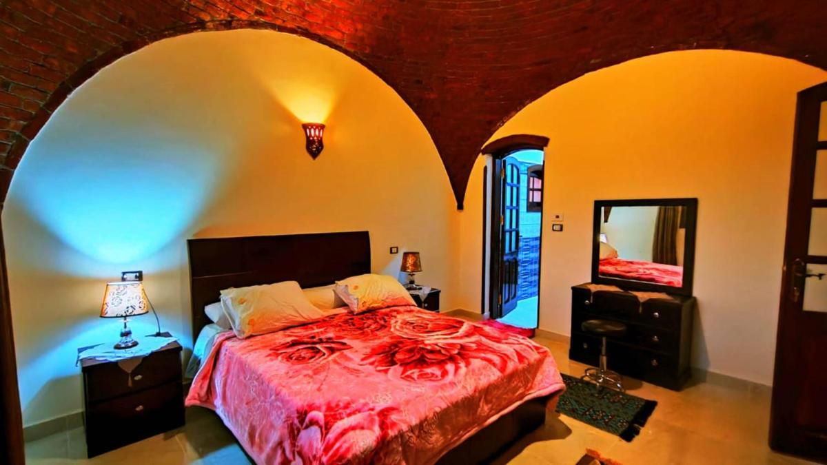 One-Bedroom Apartment - Photo 1
