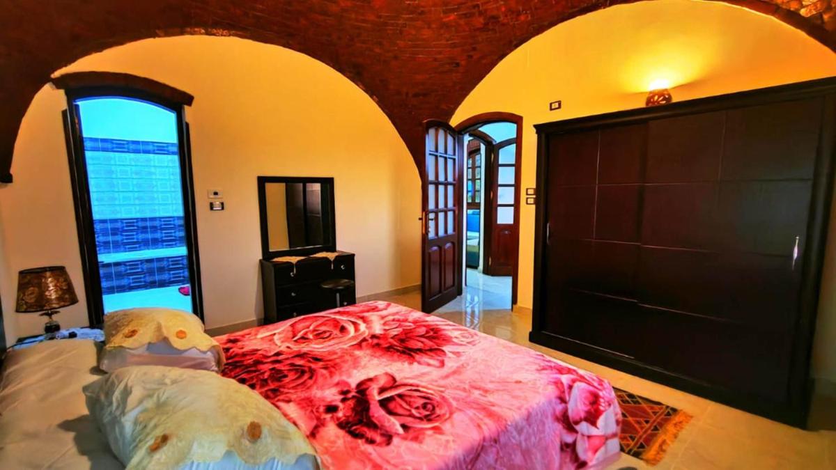 One-Bedroom Apartment - Photo 2