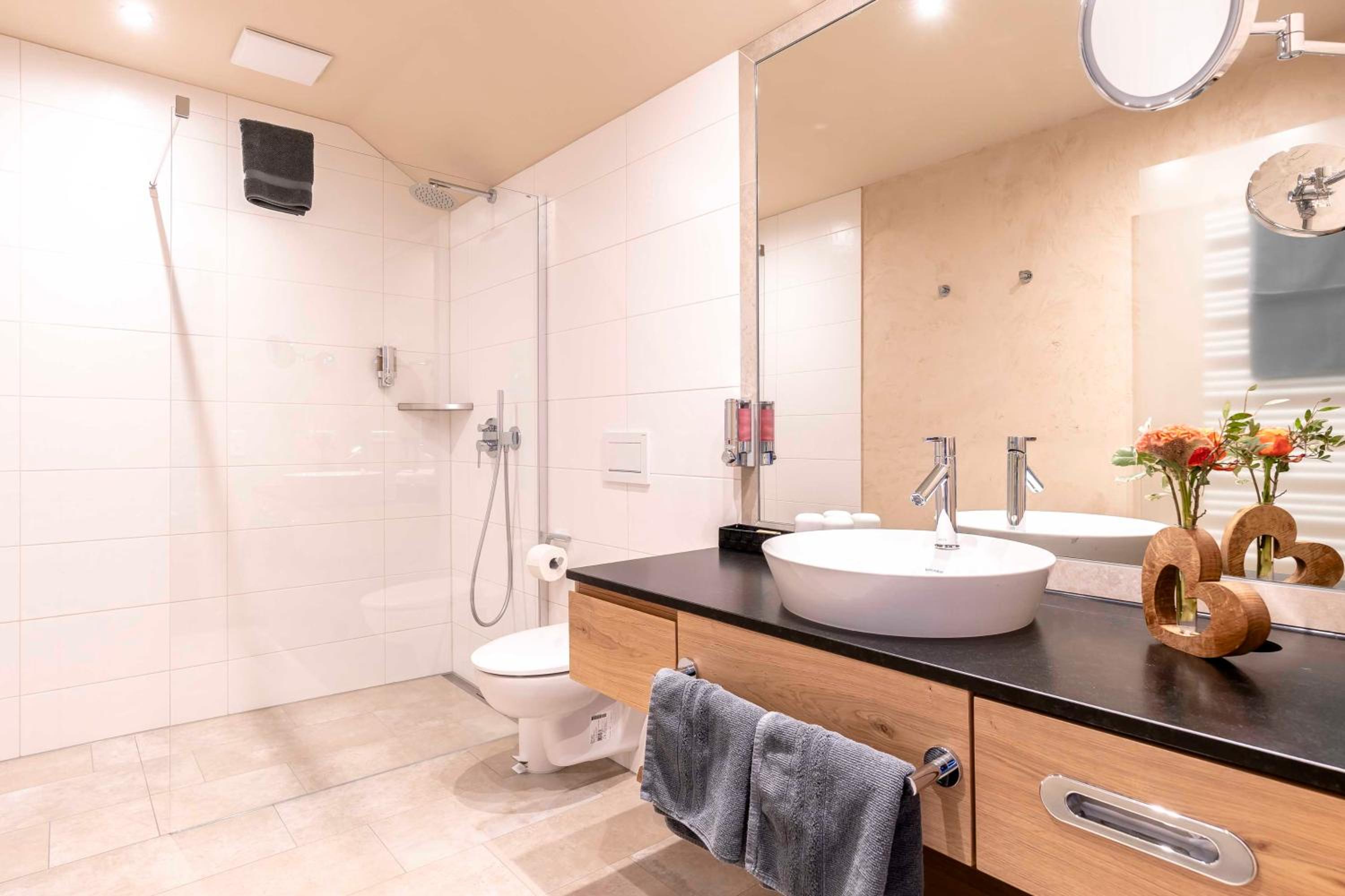 Two-Bedroom Suite - Photo 8