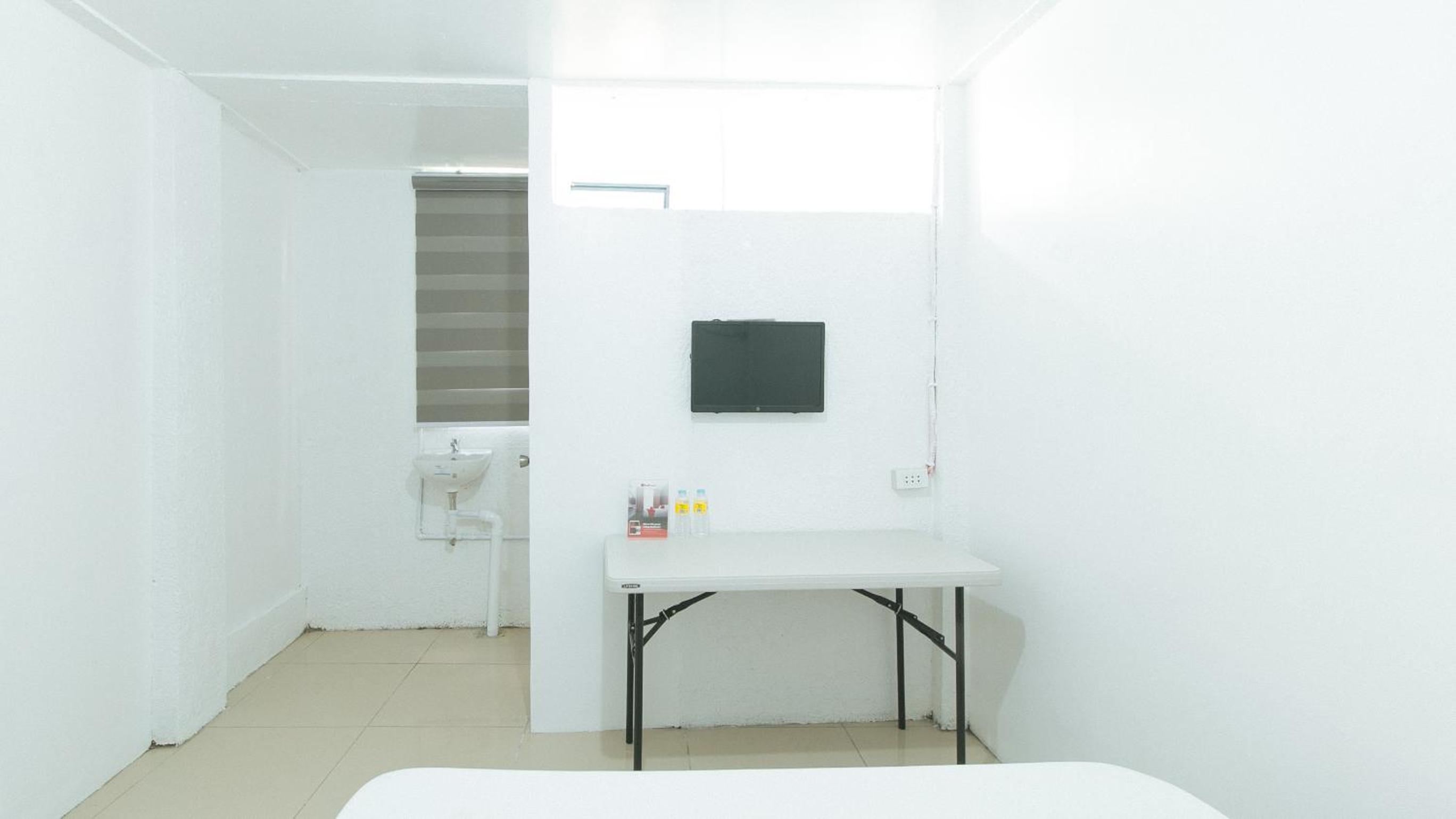 Standard Double Room - Photo 11