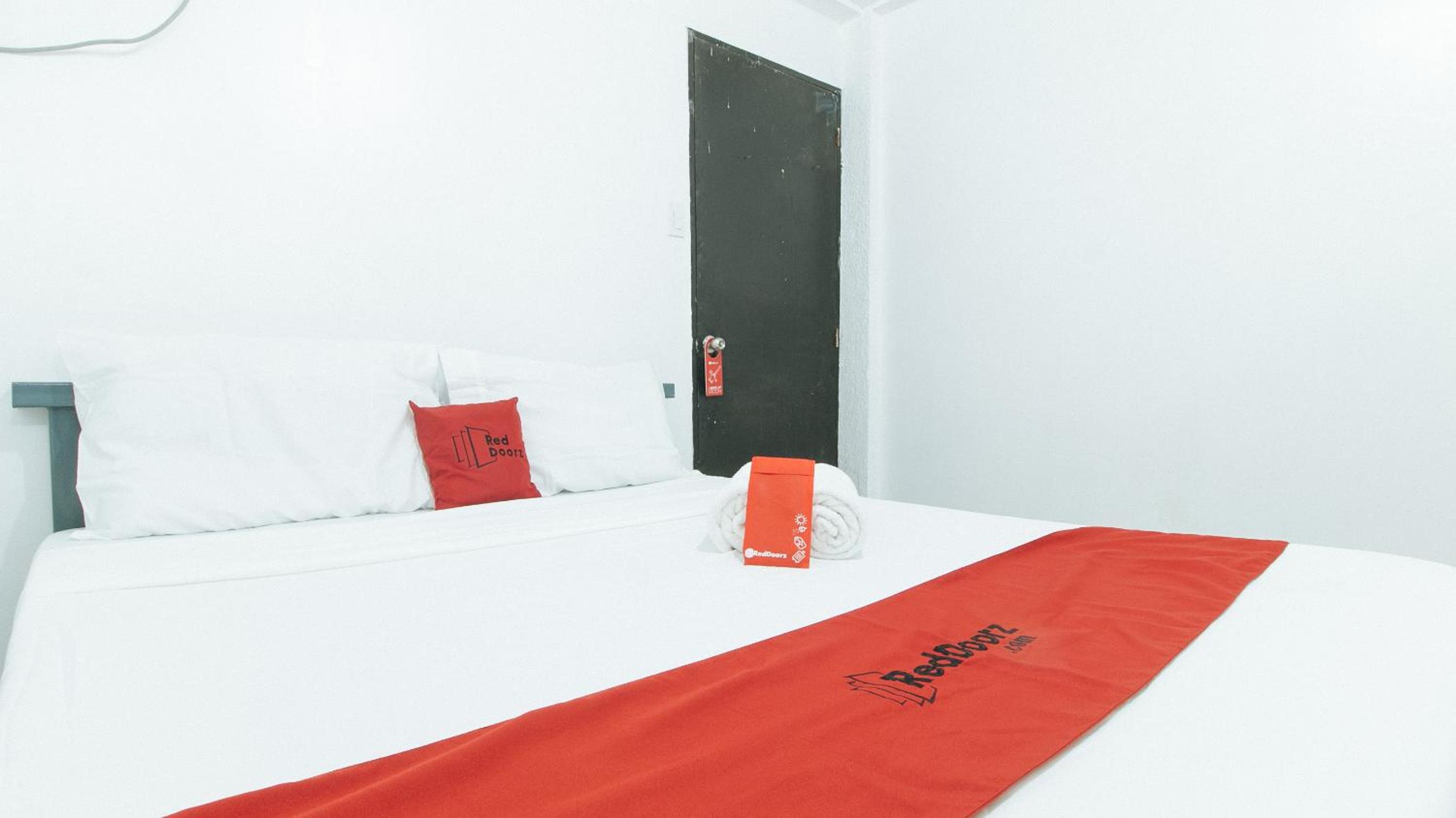 Standard Double Room - Photo 9