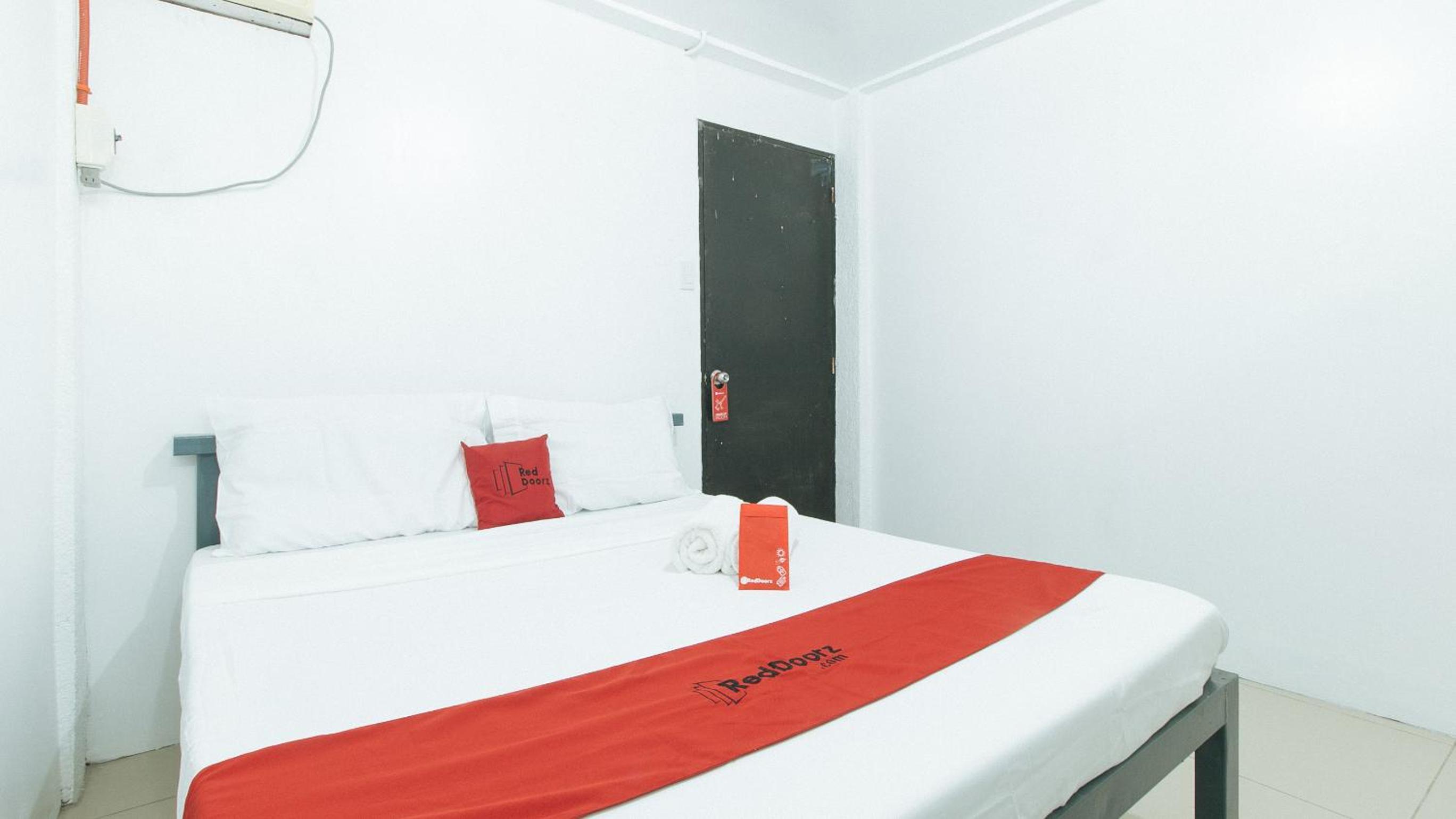 Standard Double Room - Photo 8
