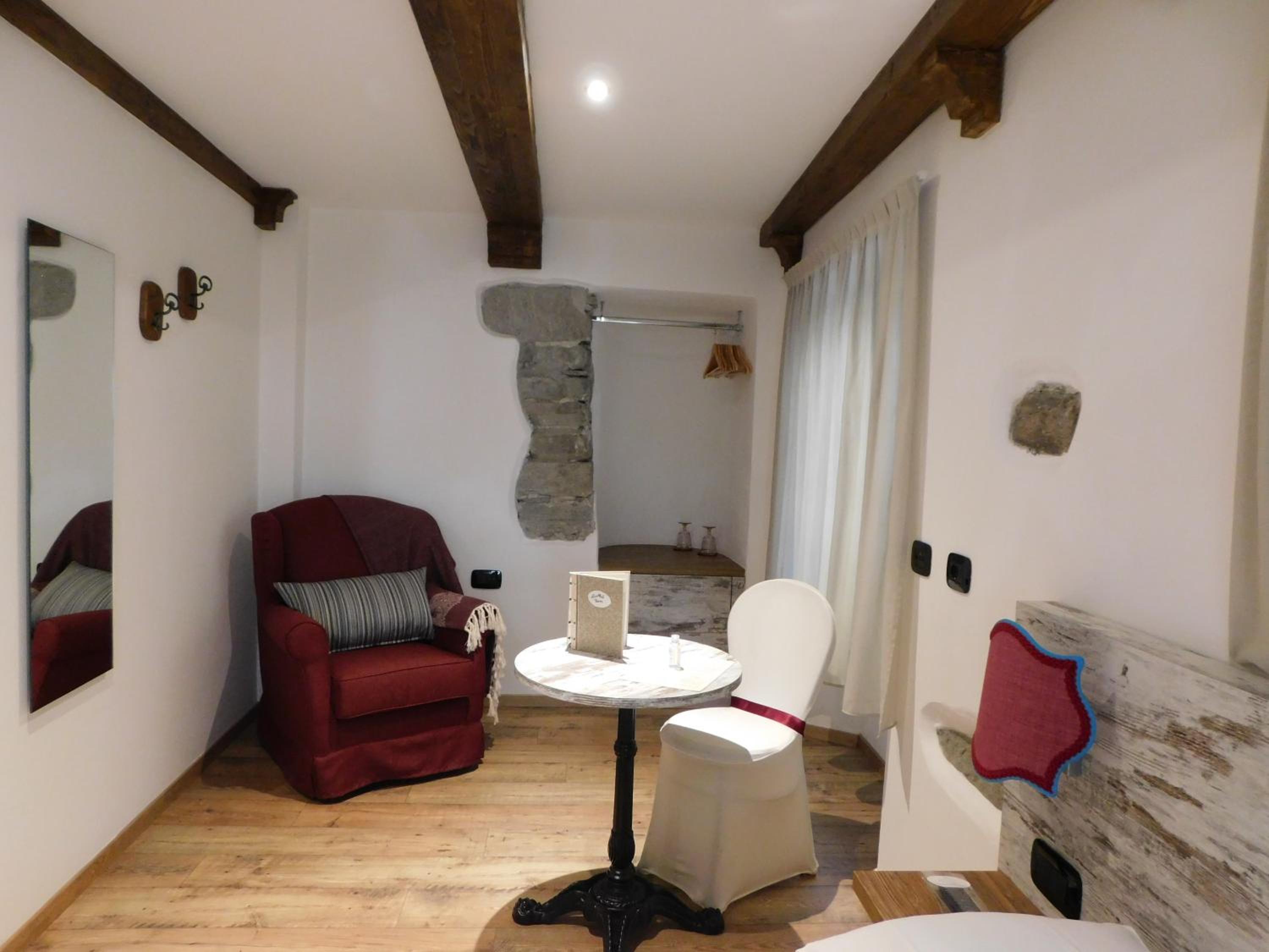 Standard Double Room - Photo 7