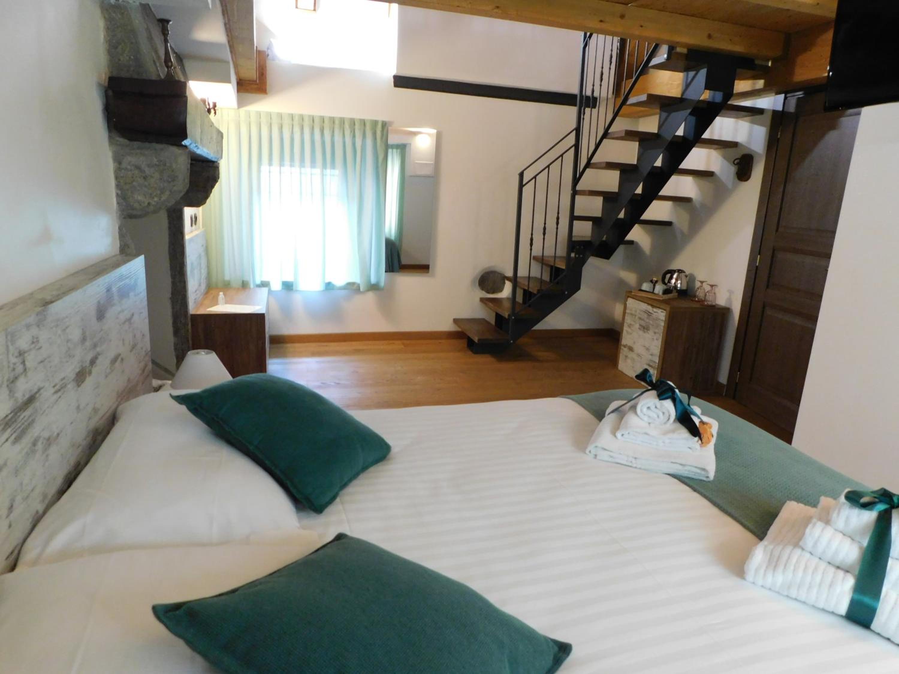 Deluxe Junior Suite - Photo 10
