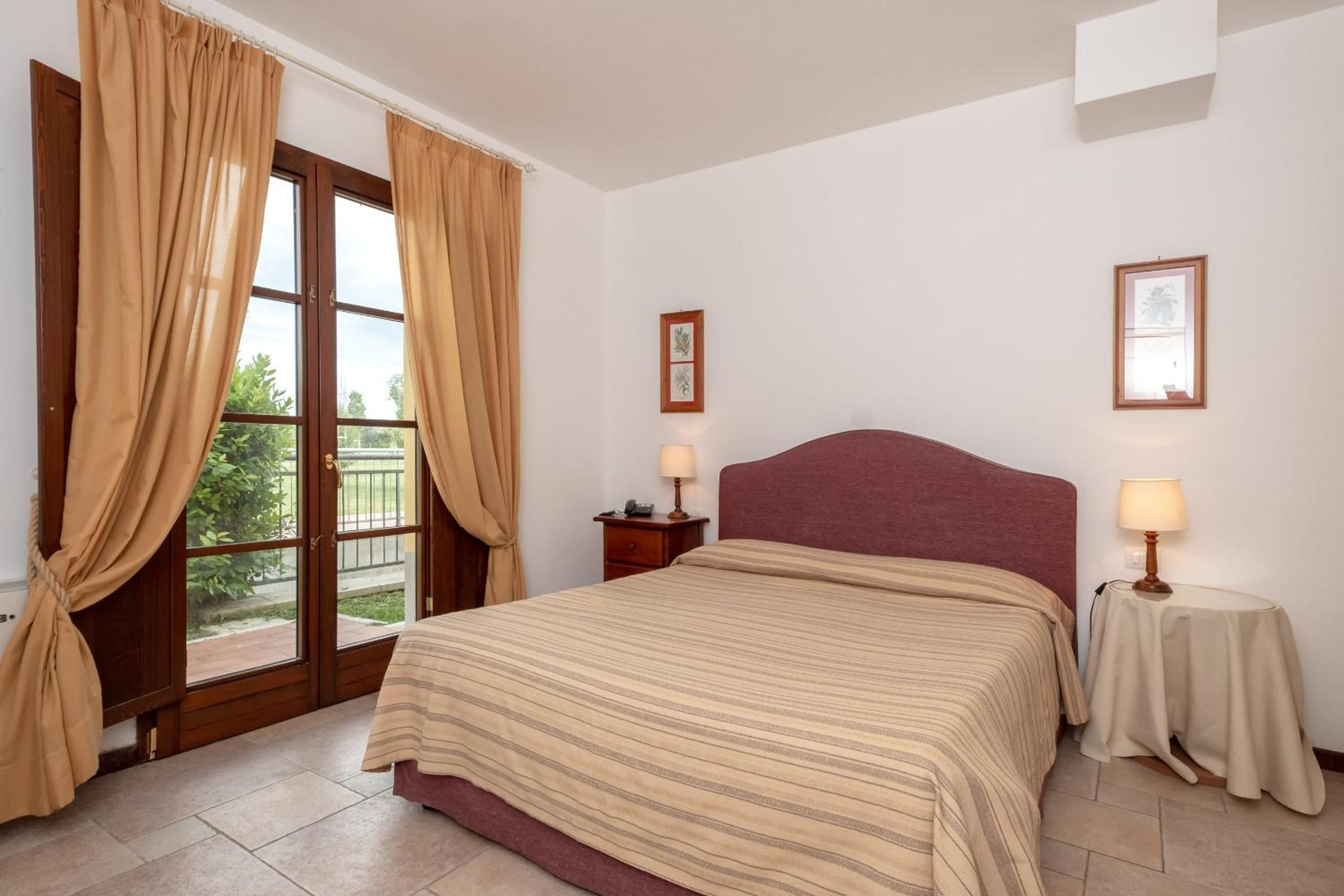 Superior One-Bedroom Apartment