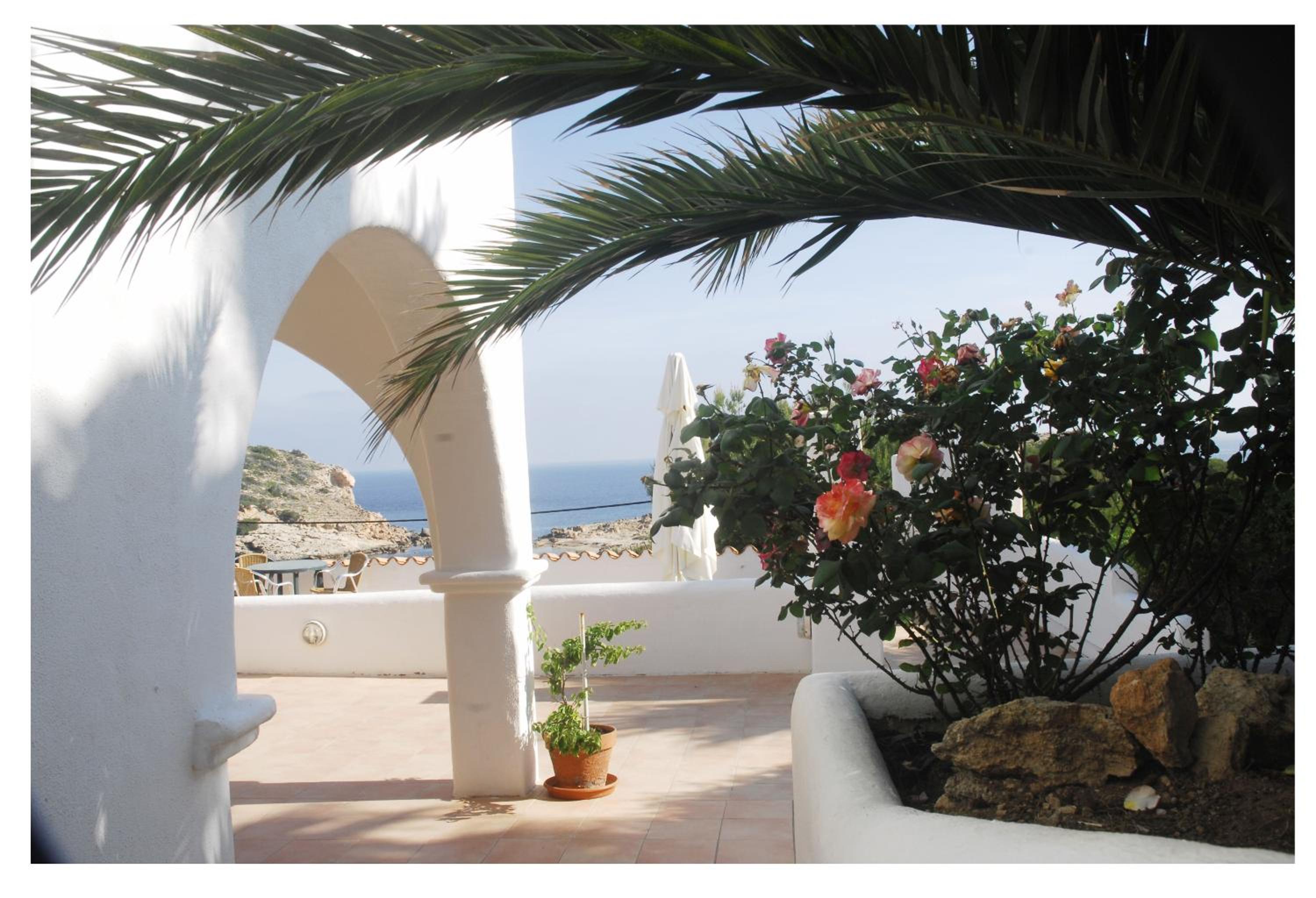 One-Bedroom Apartment with Sea View photo 2