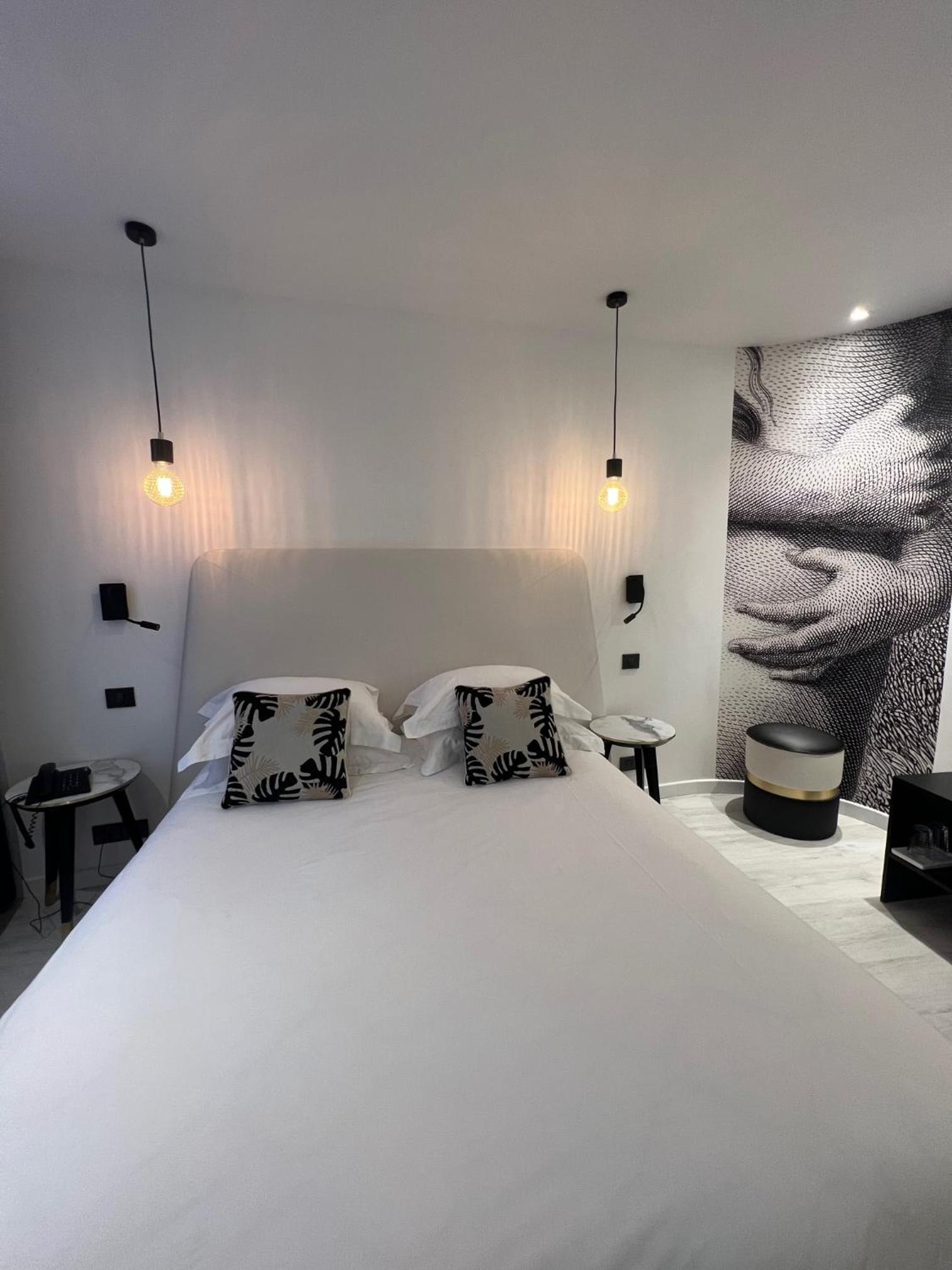 Double Room thumbnail 5