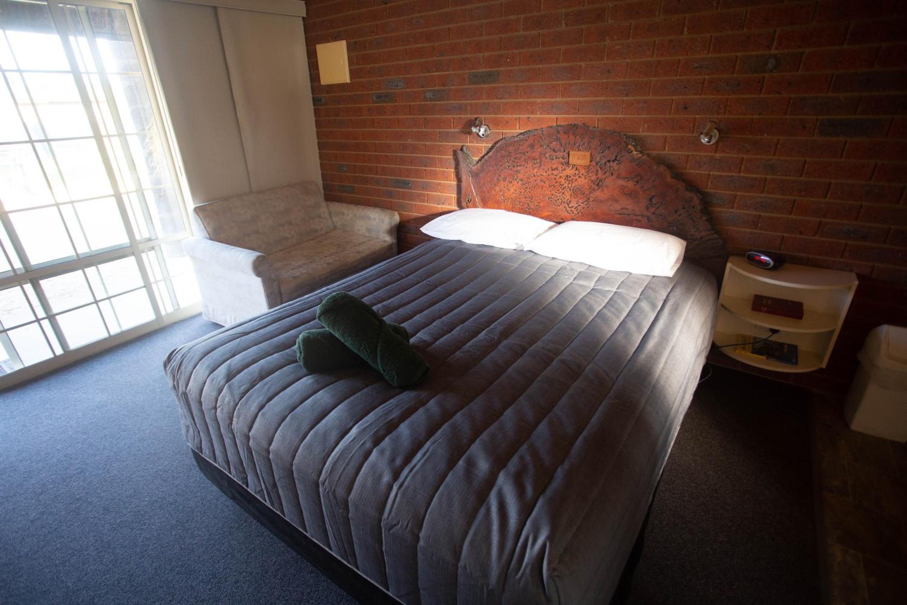 Double Room - Photo 7