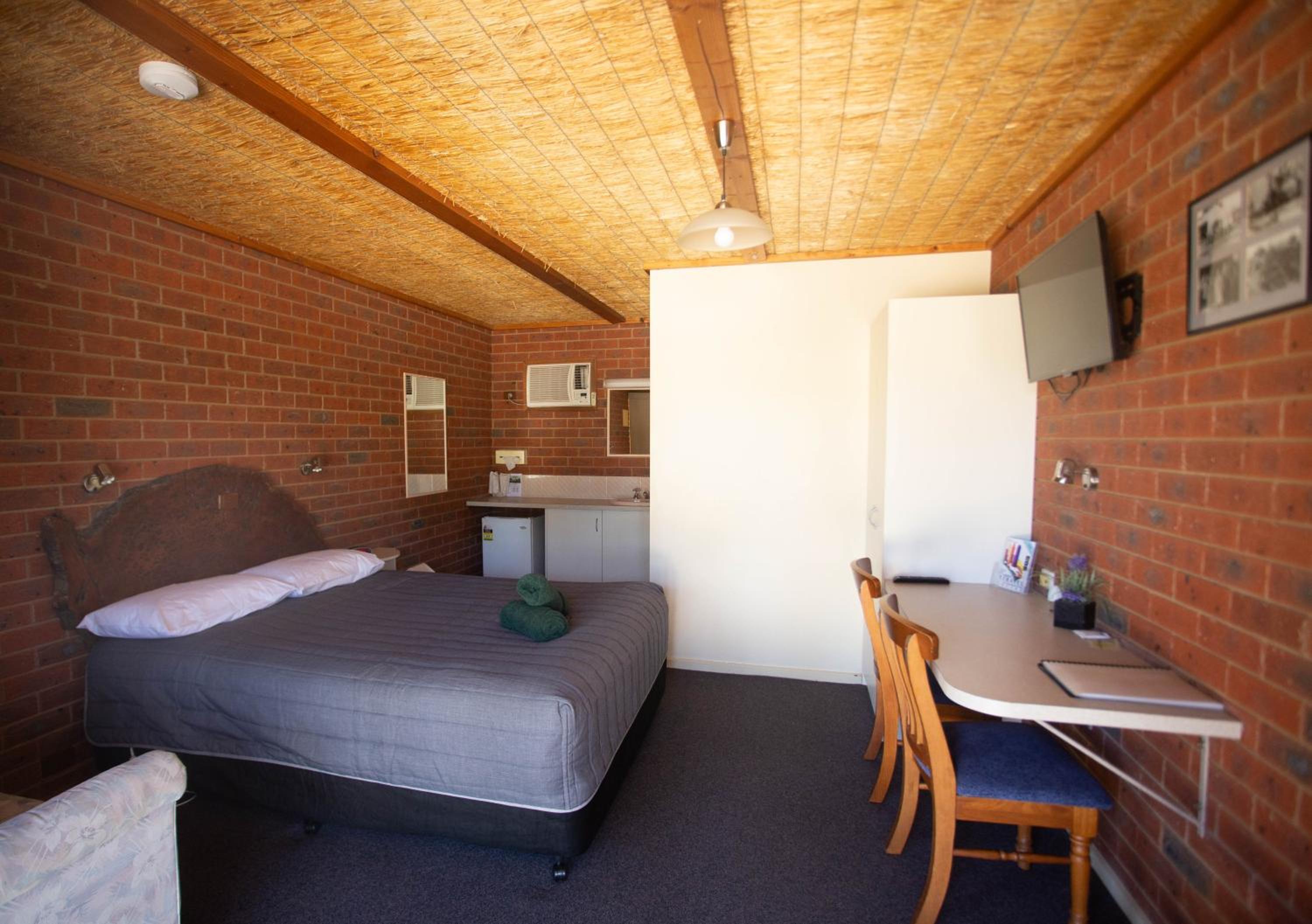 Double Room - Photo 6