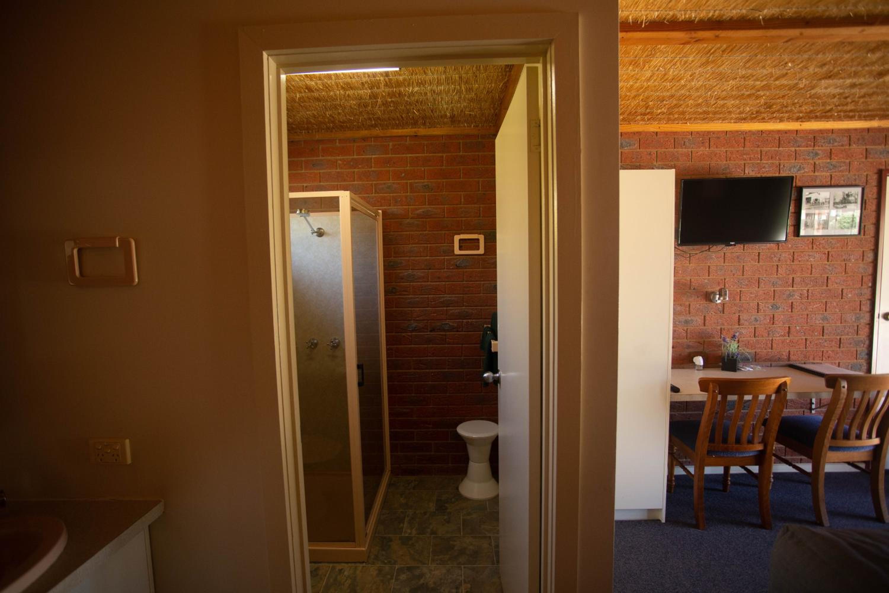 Double Room - Photo 5