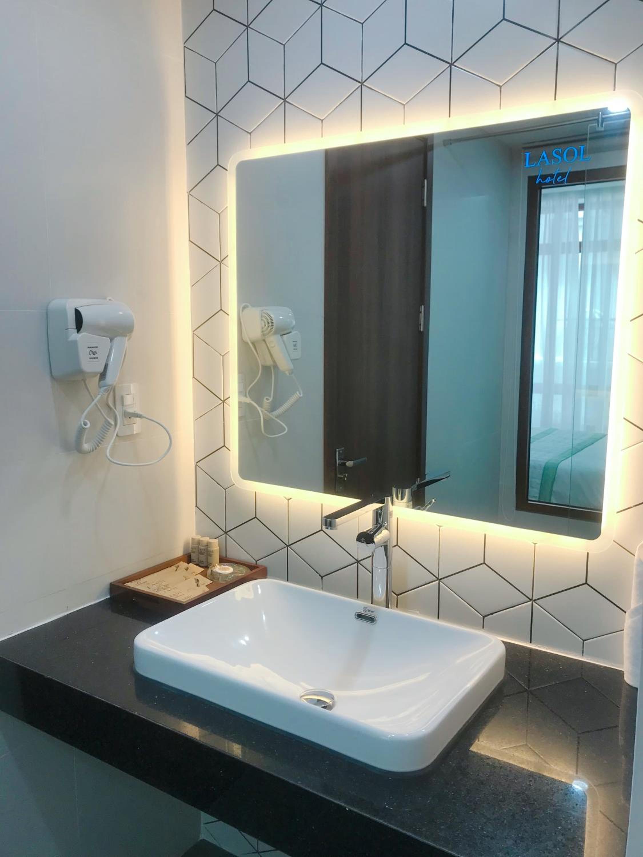 Deluxe Twin Room - Photo 6
