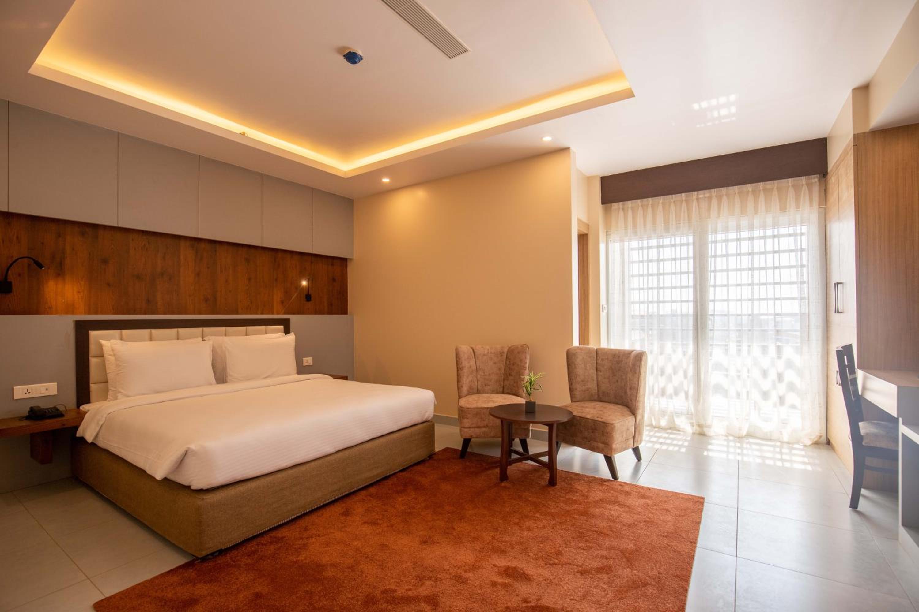 Deluxe Room - Photo 17