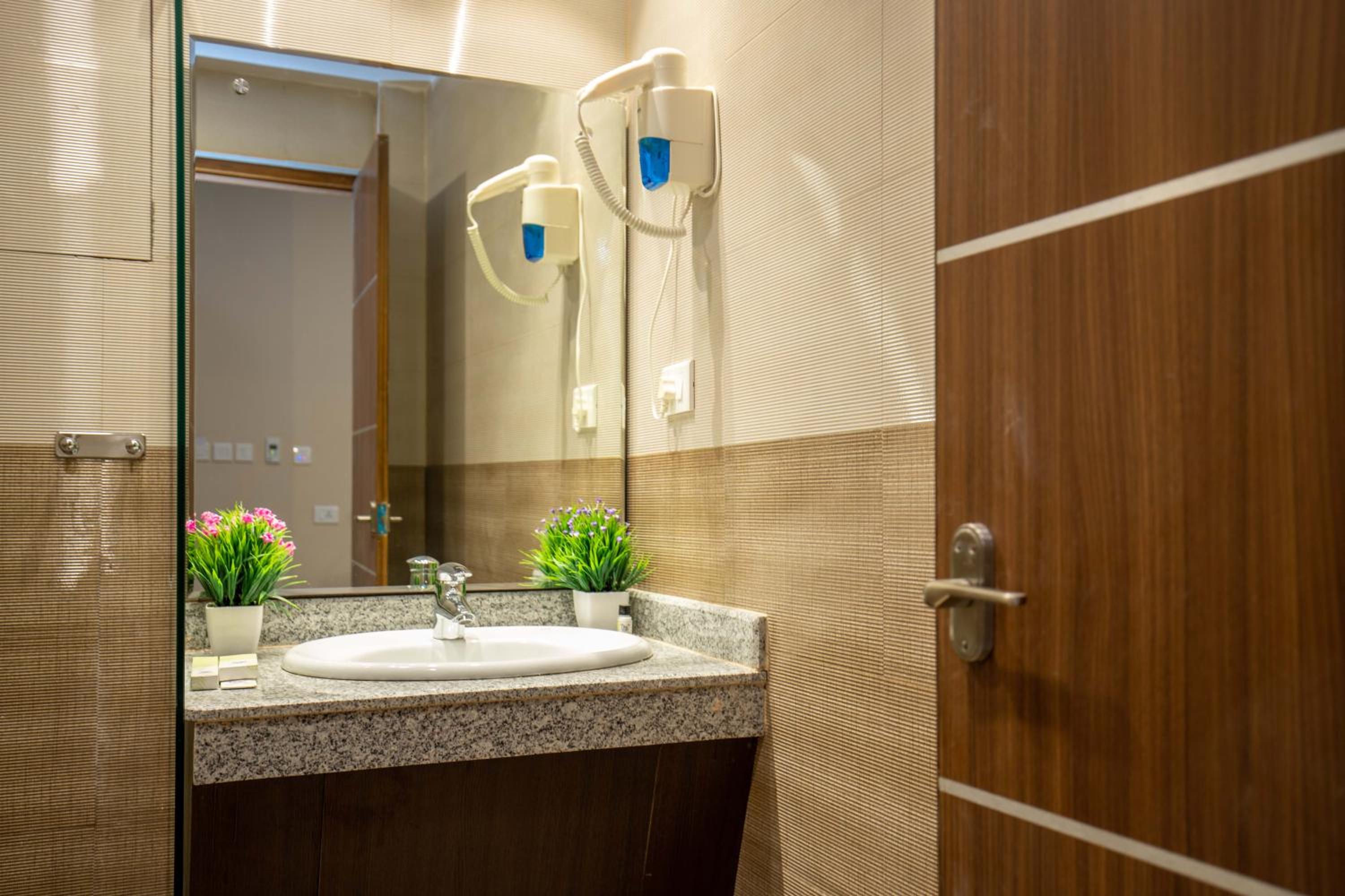 Deluxe Twin Room - Photo 12