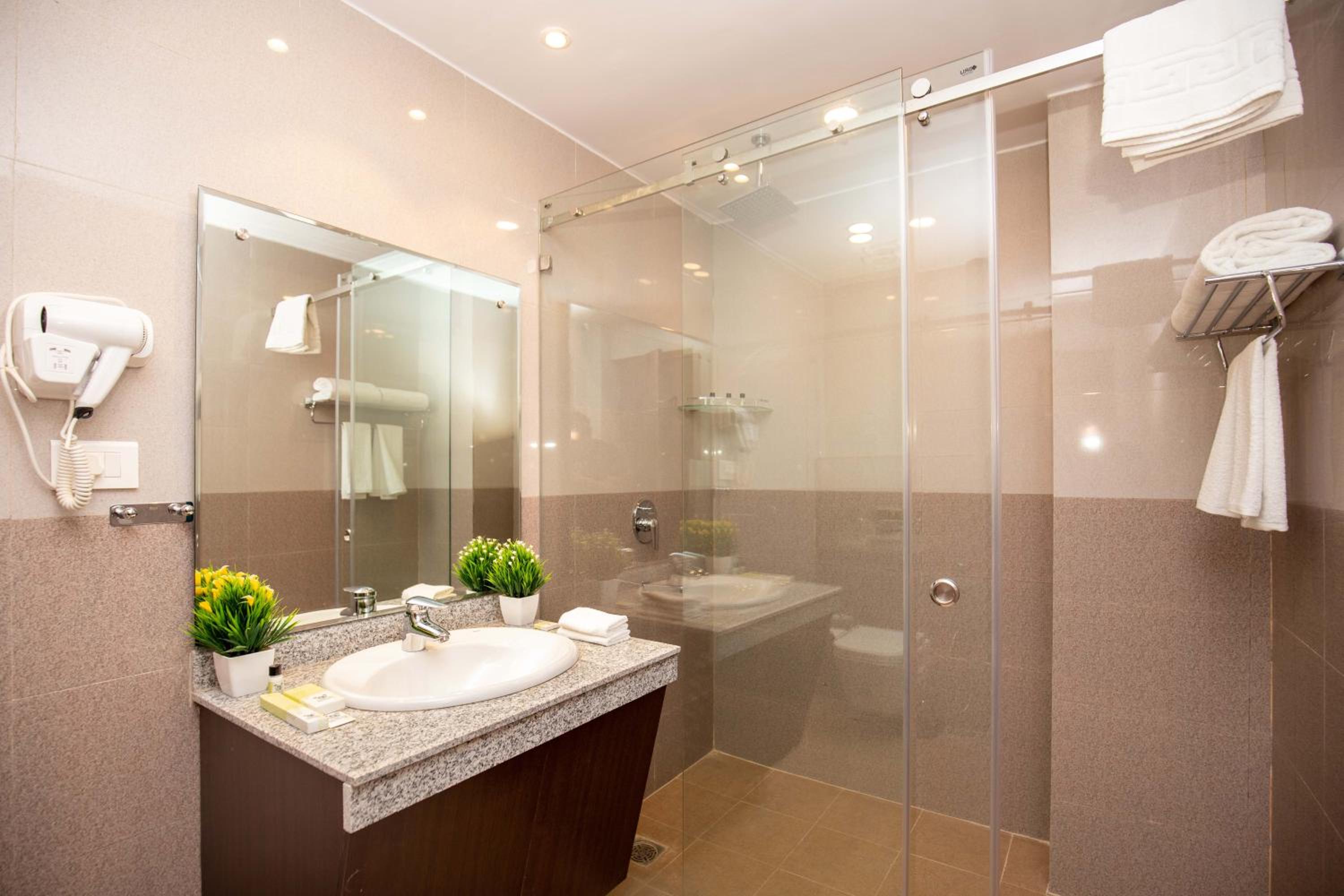 Deluxe Twin Room - Photo 13