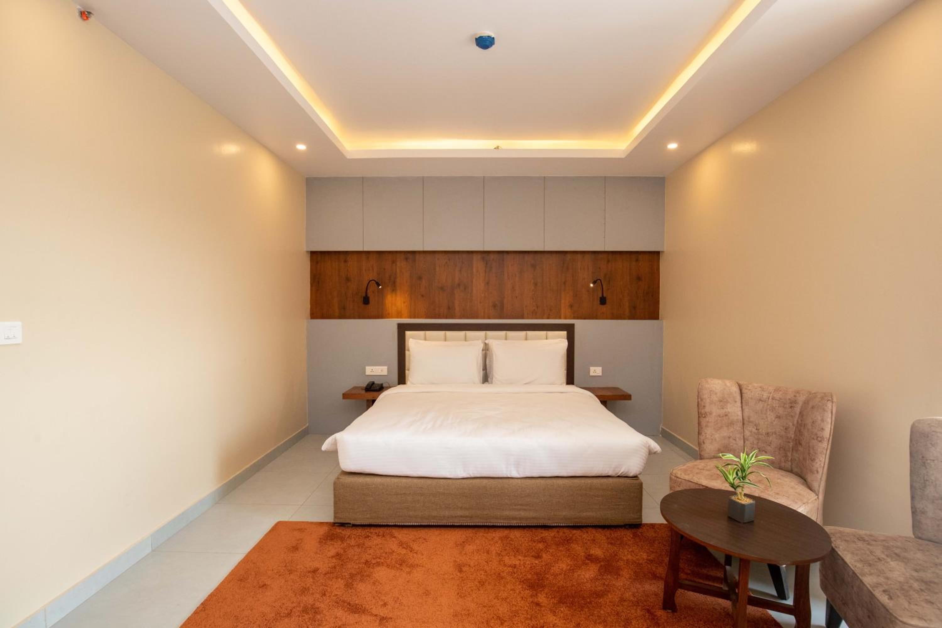 Deluxe Room - Photo 16