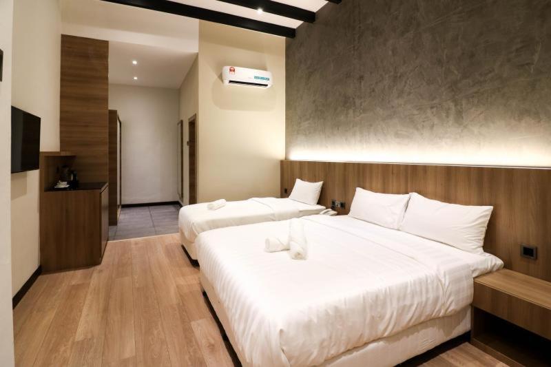 Executive Room - Photo 6