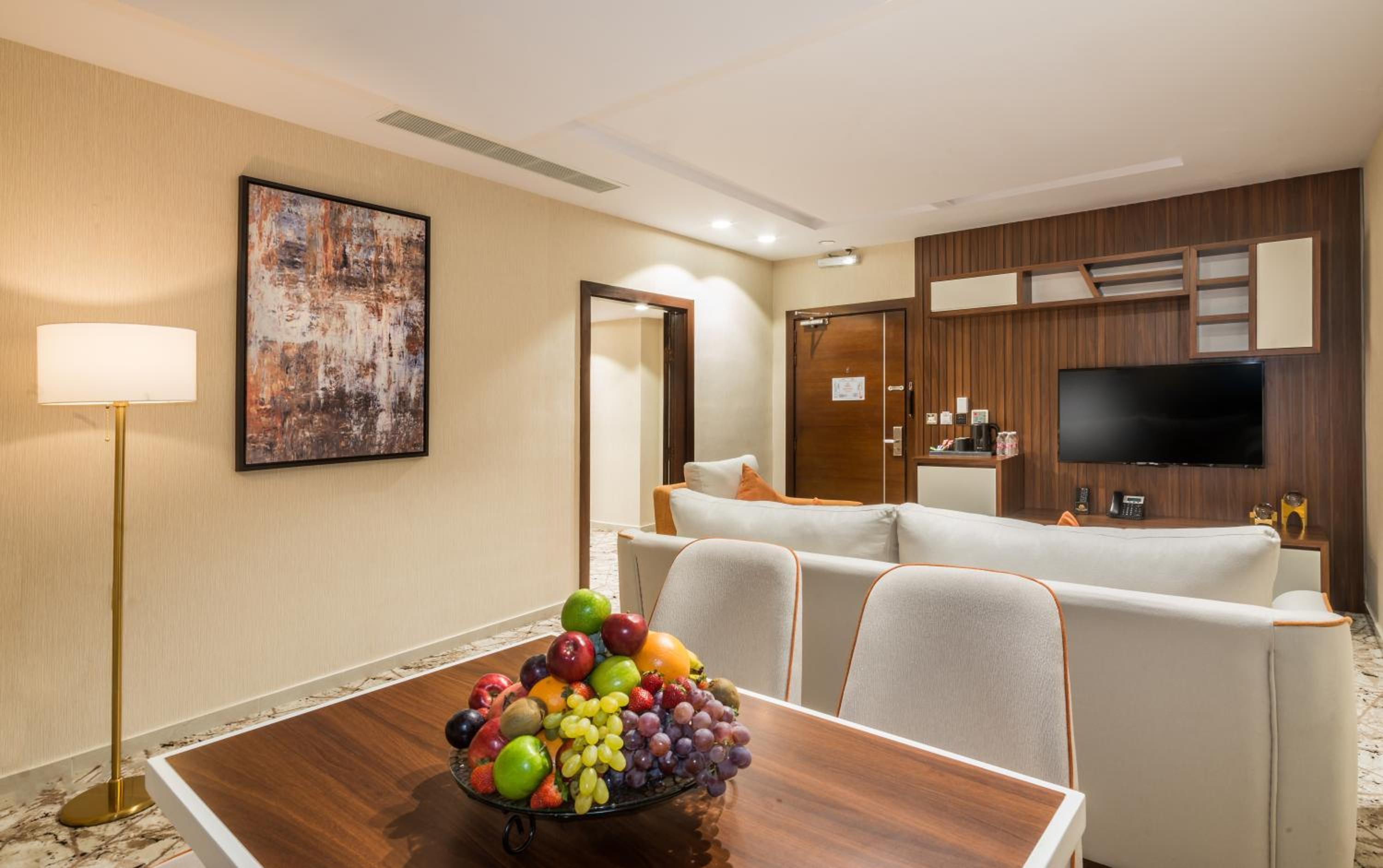 Superior Suite - Photo 6