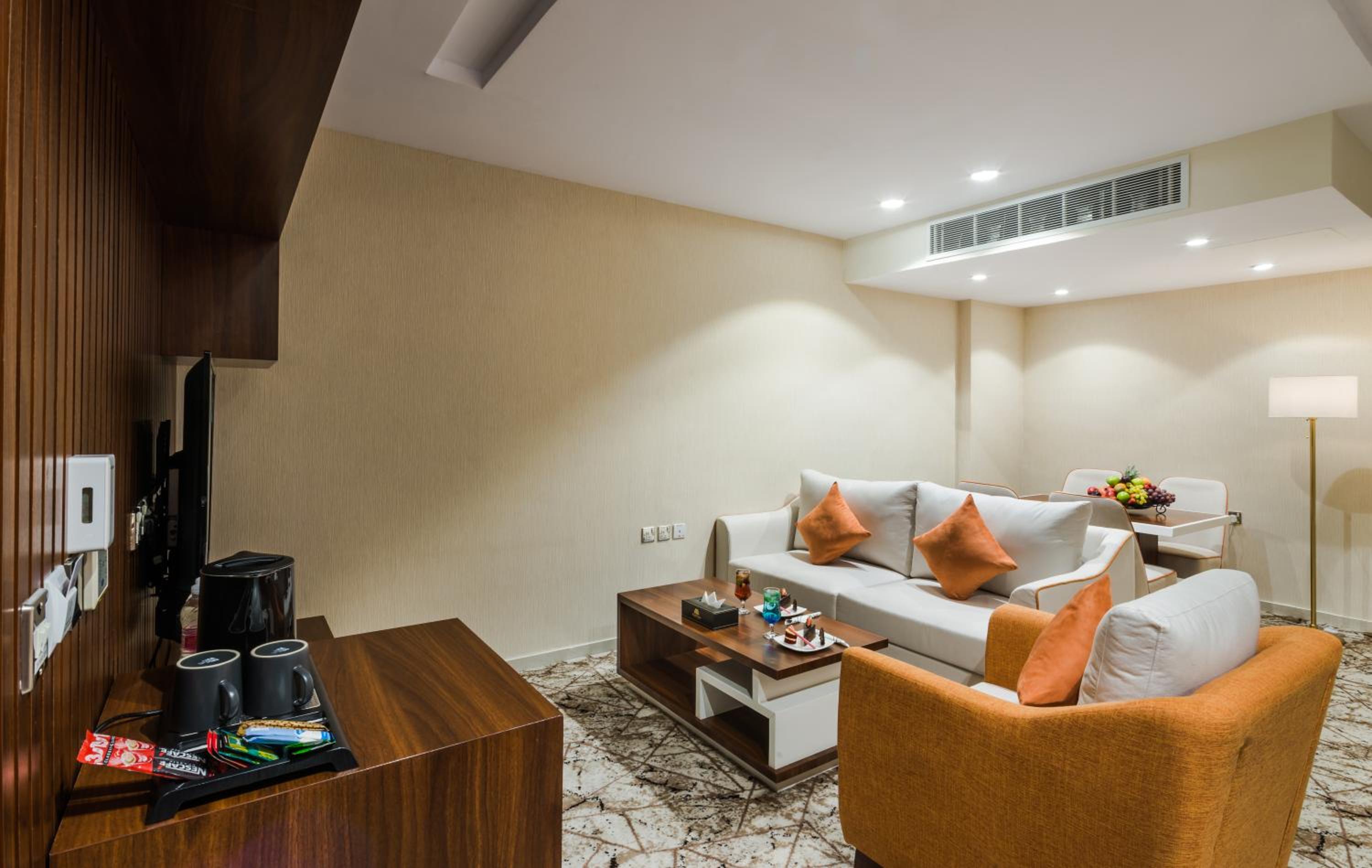 Superior Suite - Photo 4
