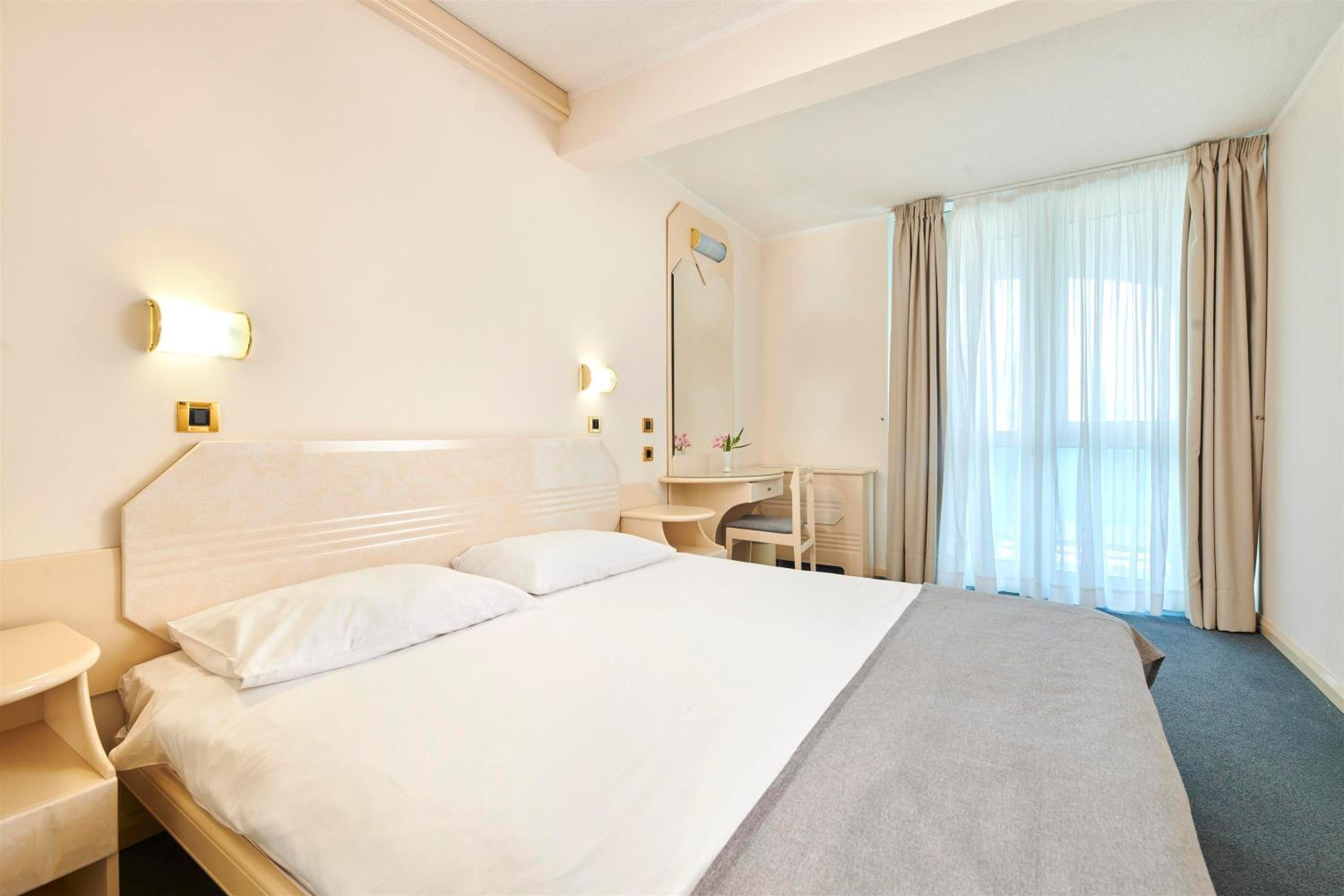 Suite with Balcony - Photo 7