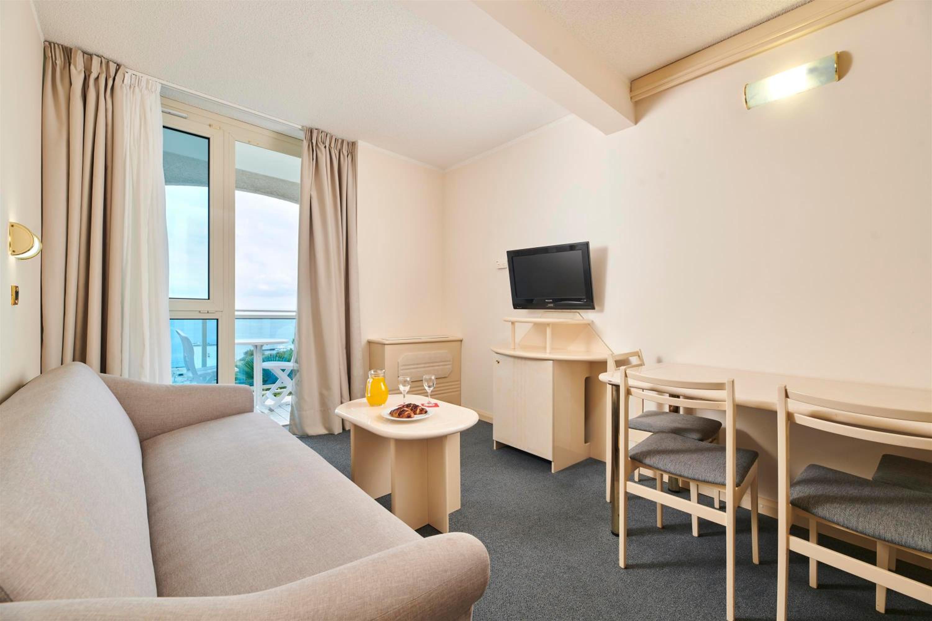 Classic Room with Sofa Bed and Balcony - Sea Side