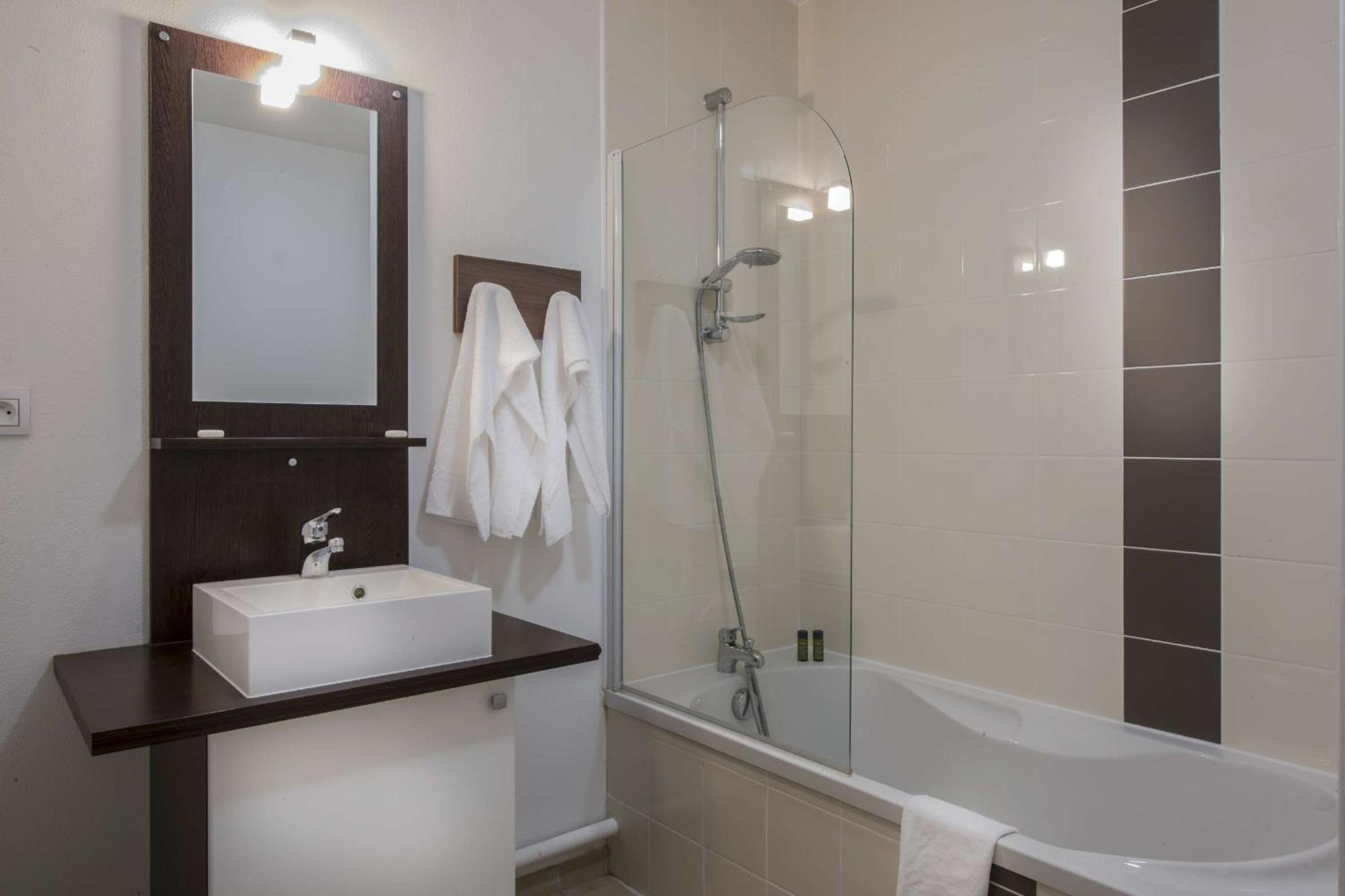 One-Bedroom Apartment (4 Adults) - Photo 2