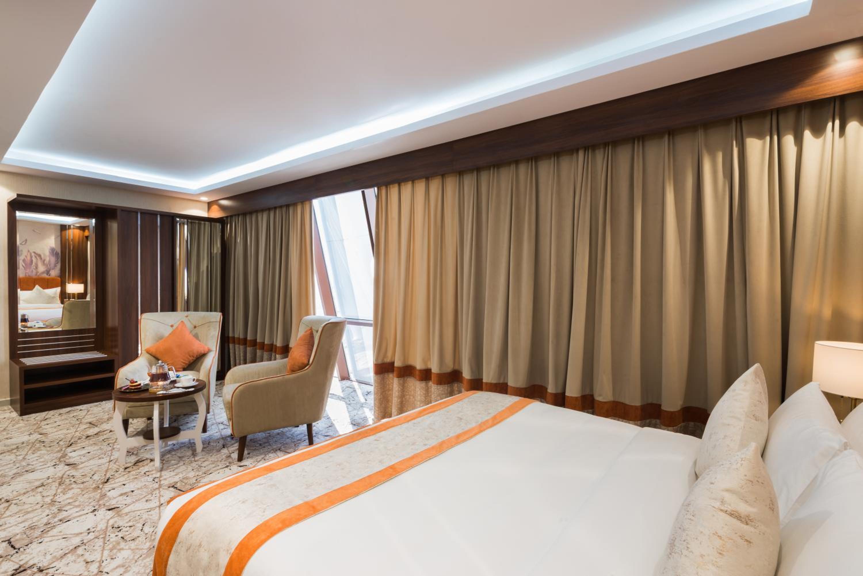 Executive Suite - Photo 3