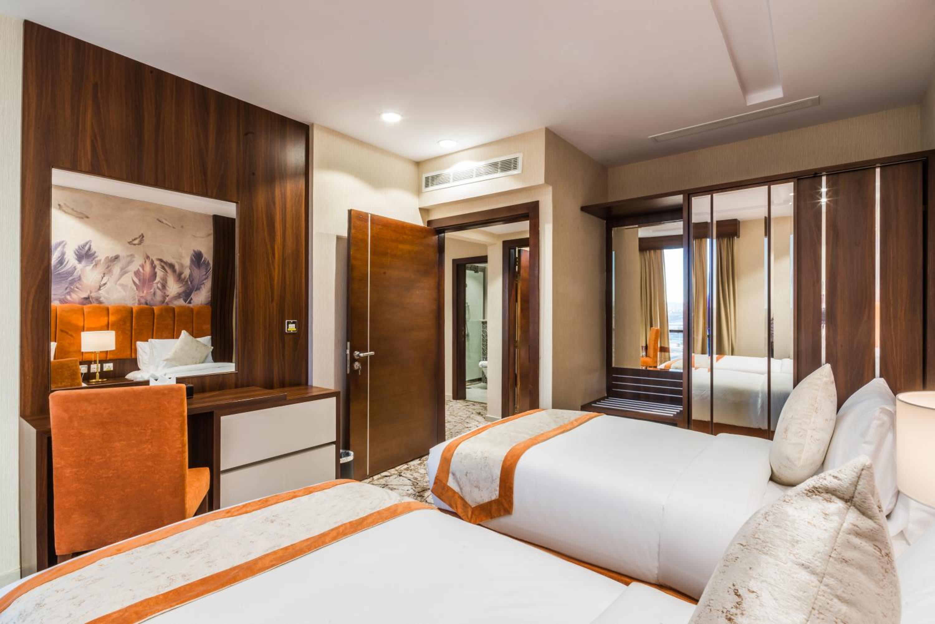 Executive Suite - Photo 1