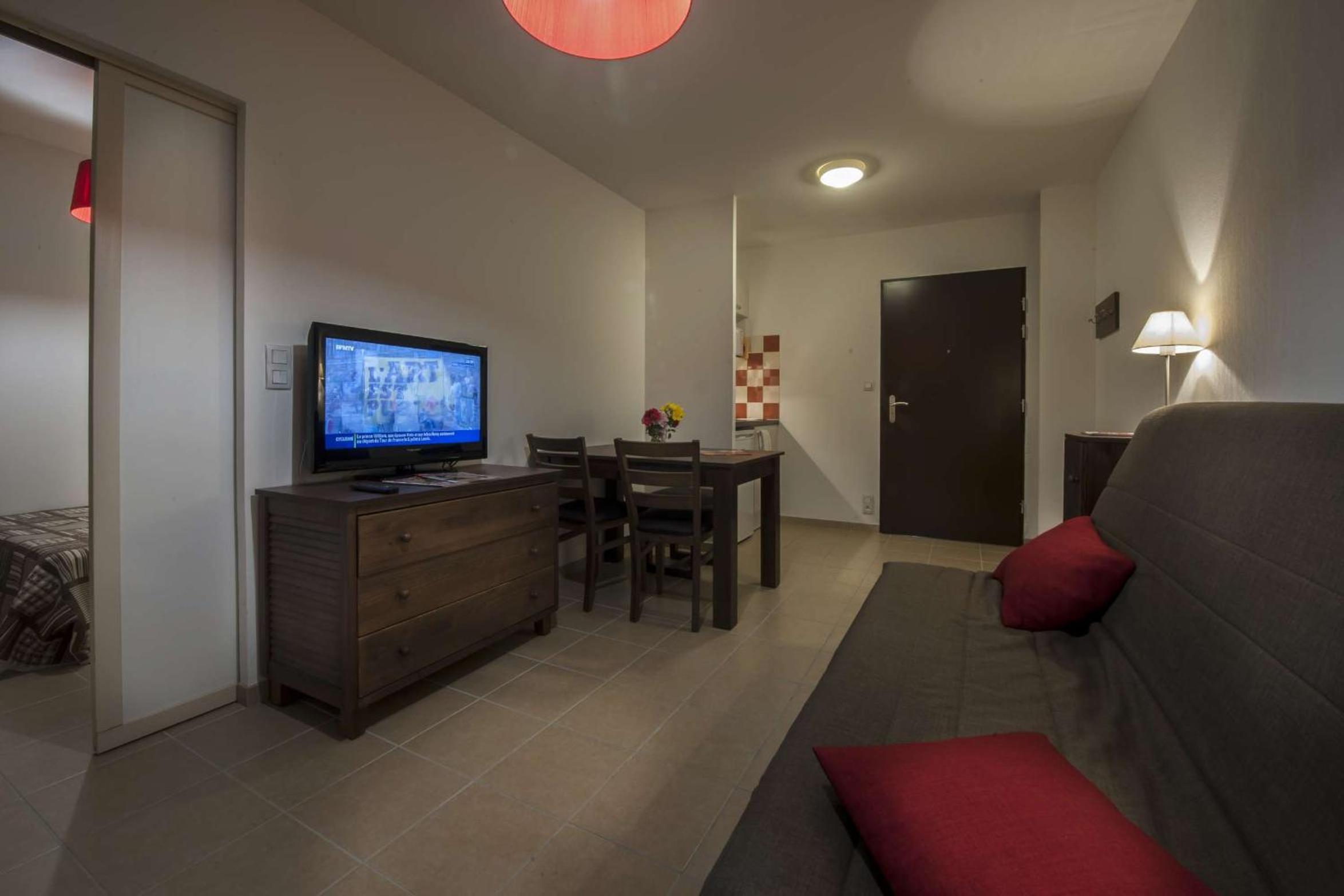 Studio (4 Adults) - wheelchair accessible - Photo 4