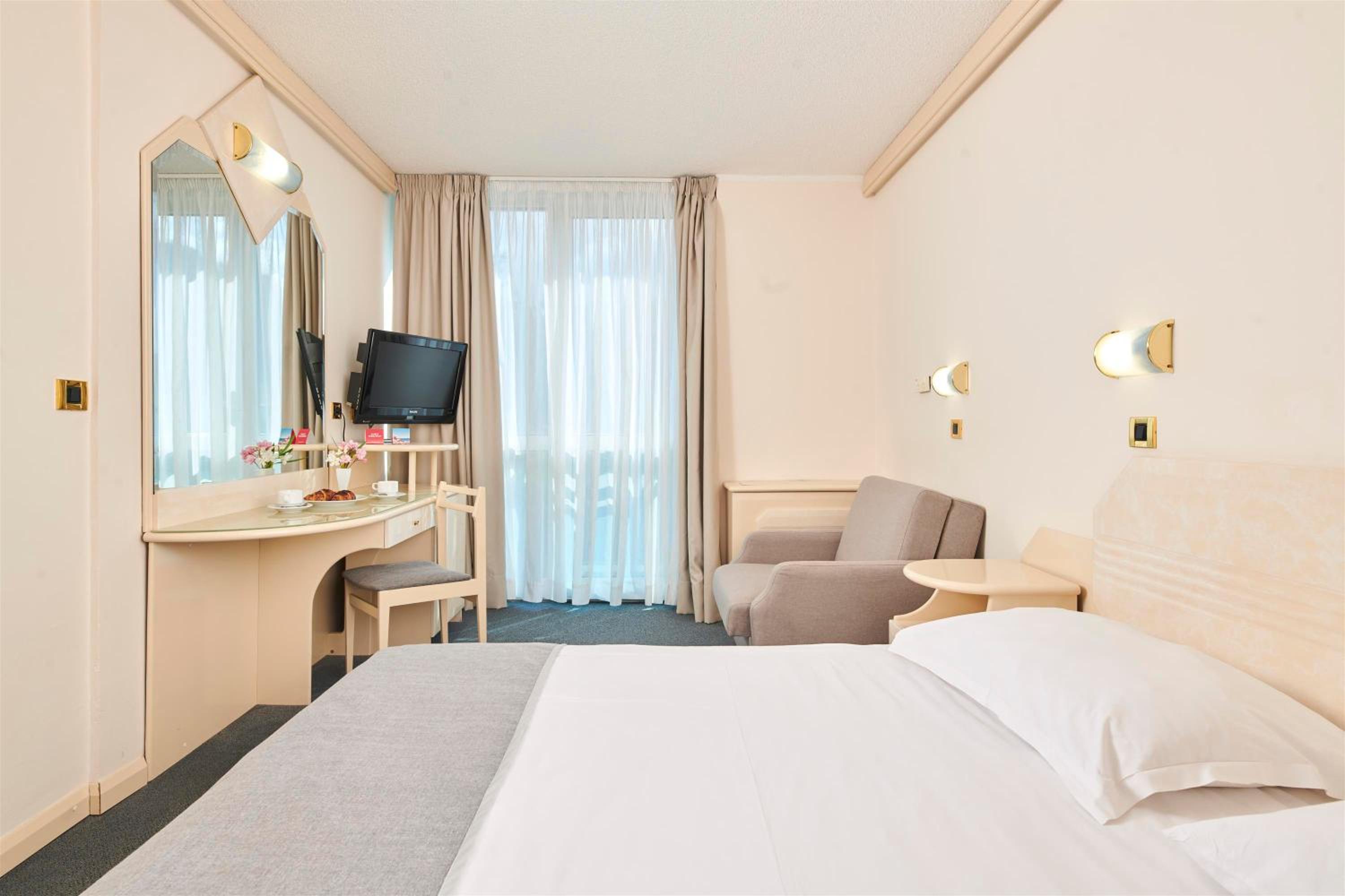 Economy Room