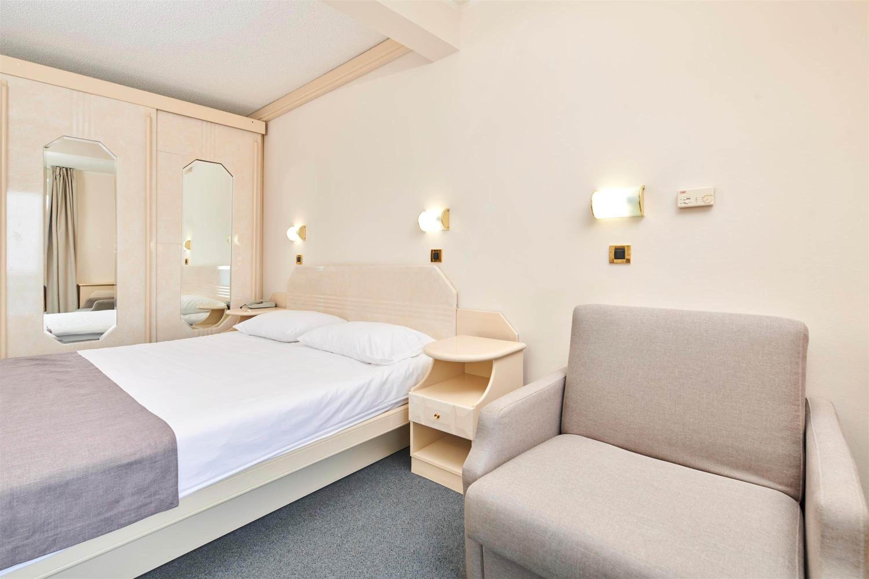 Classic Room with Balcony - Sea Side - Photo 6