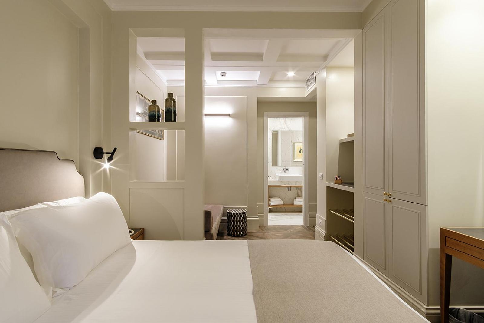 Comfort Double Room with Internal View thumbnail 5