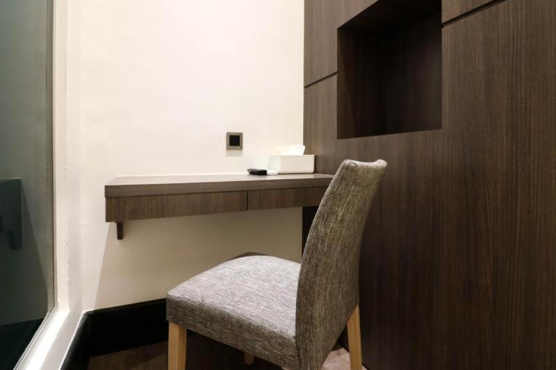 Superior Family Room - Photo 1